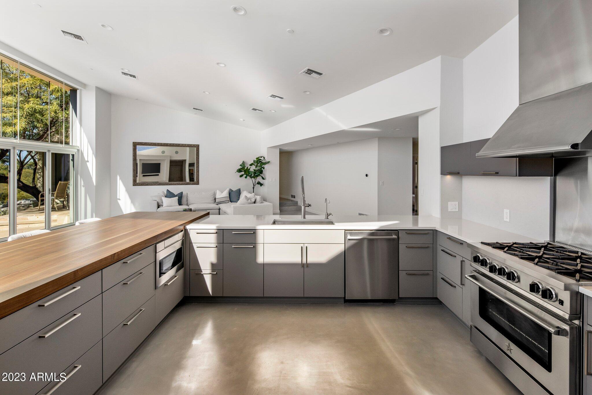 CAMELBACK FOOTHILLS - Residential