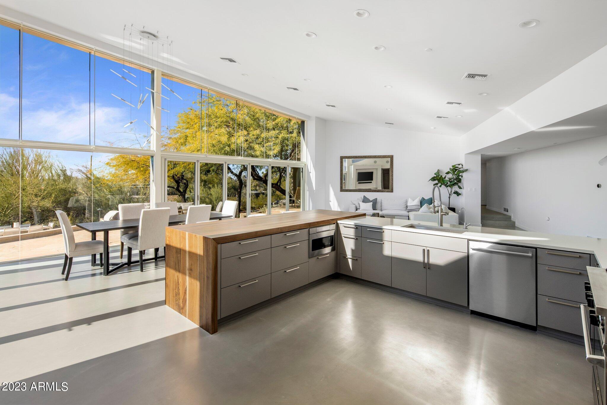 CAMELBACK FOOTHILLS - Residential