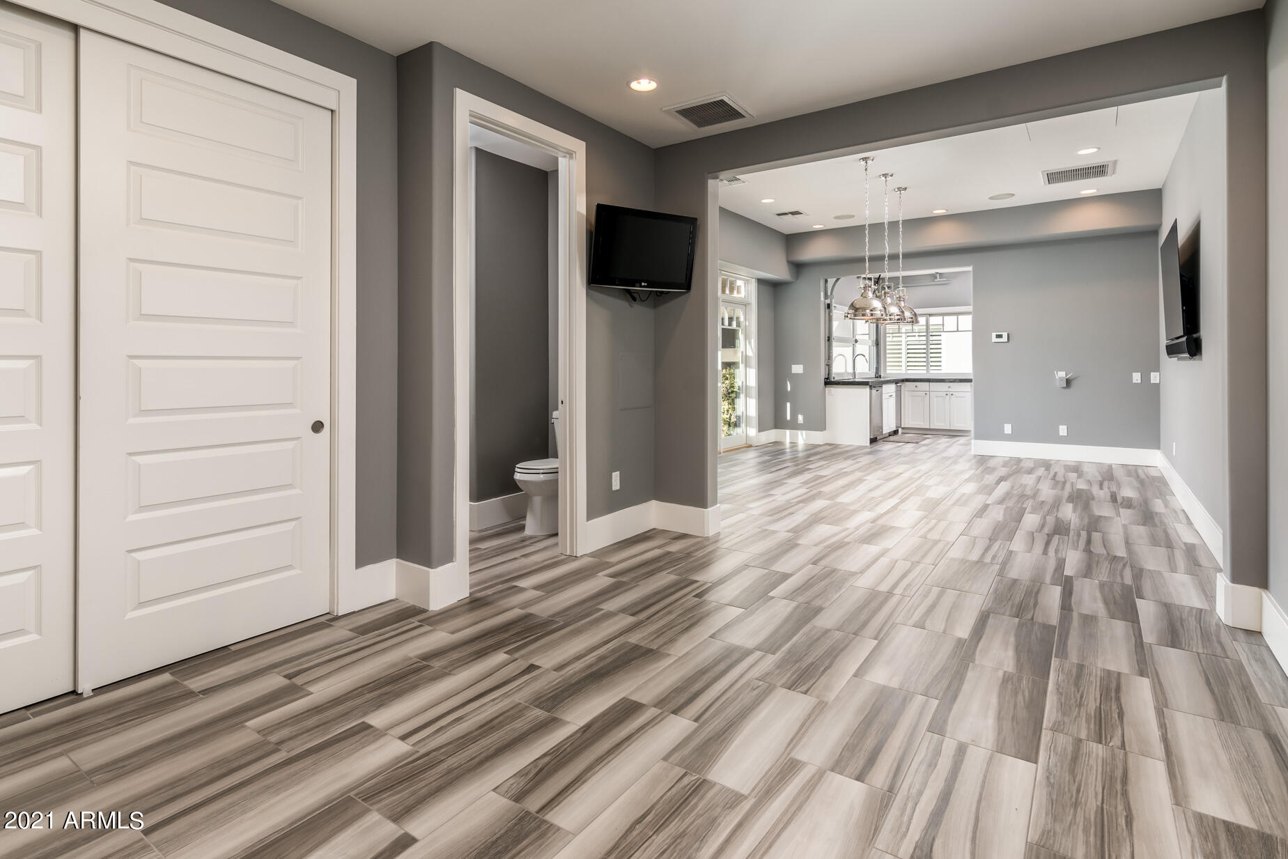 ARCADIA MANORS - Residential