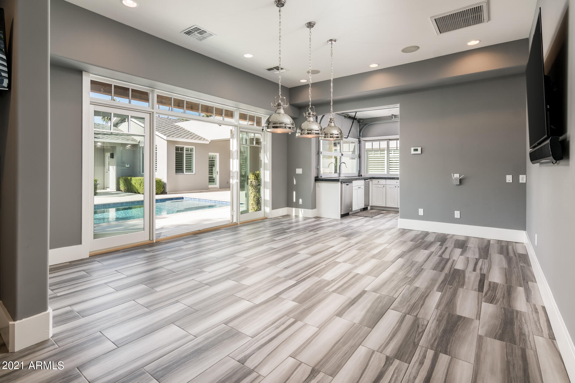 ARCADIA MANORS - Residential