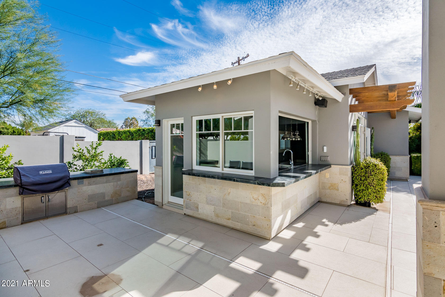 ARCADIA MANORS - Residential