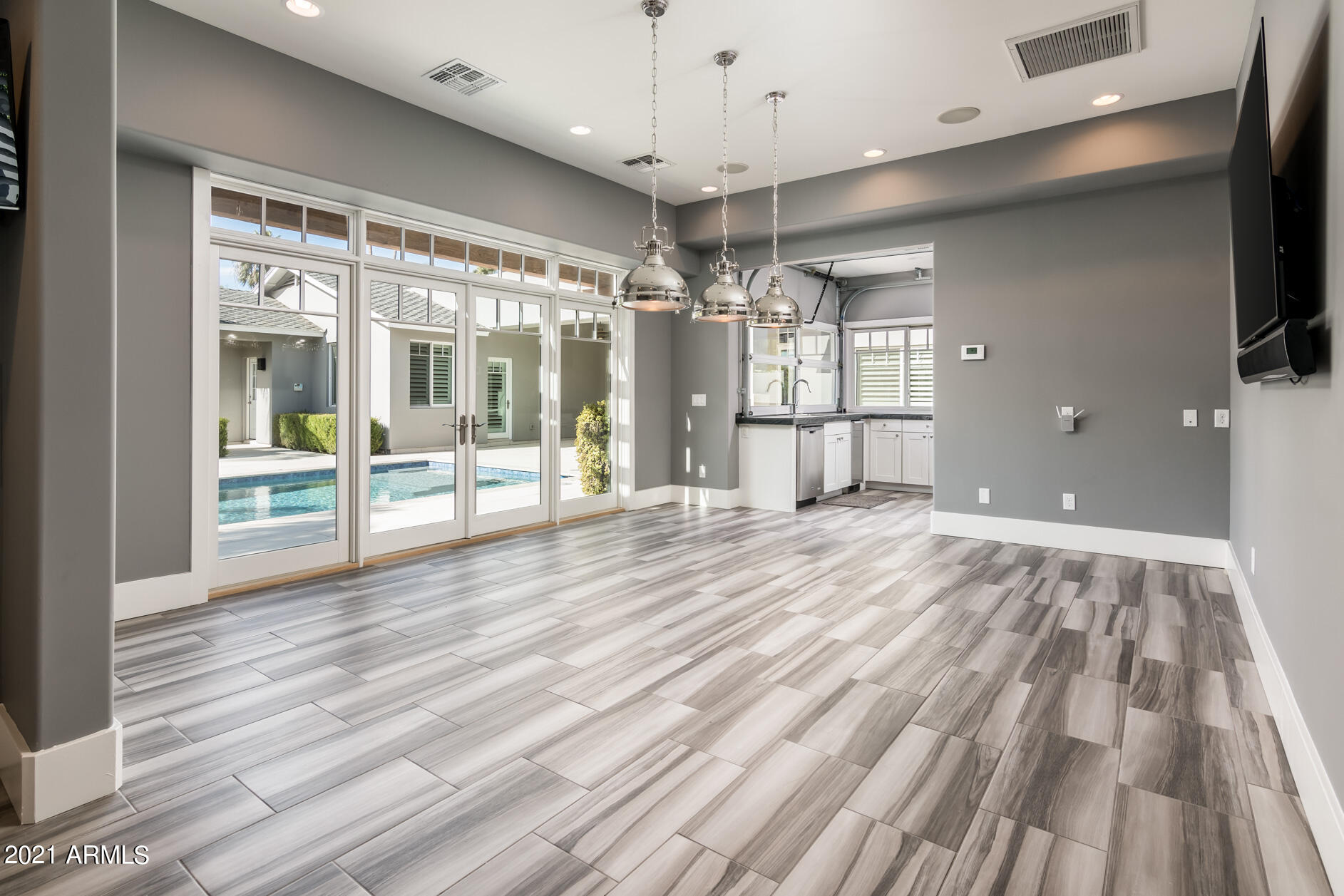 ARCADIA MANORS - Residential