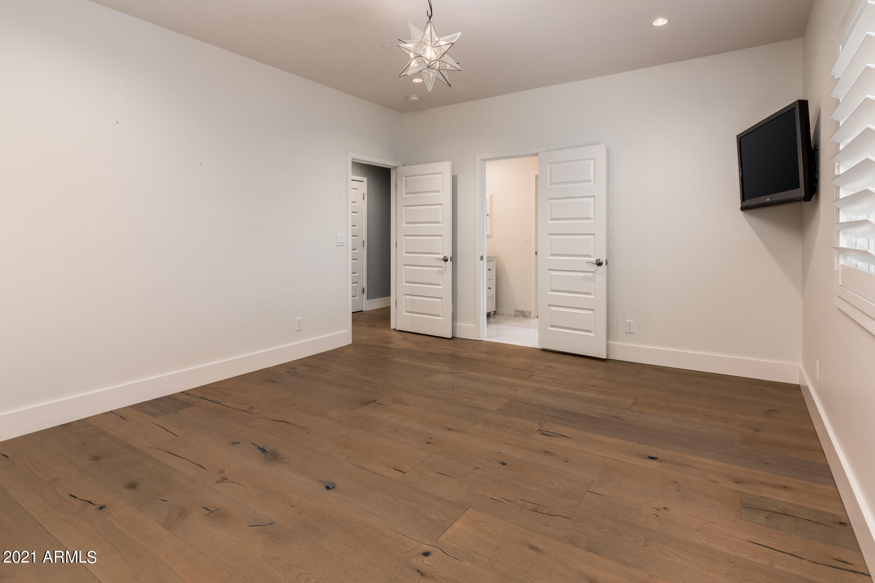 ARCADIA MANORS - Residential