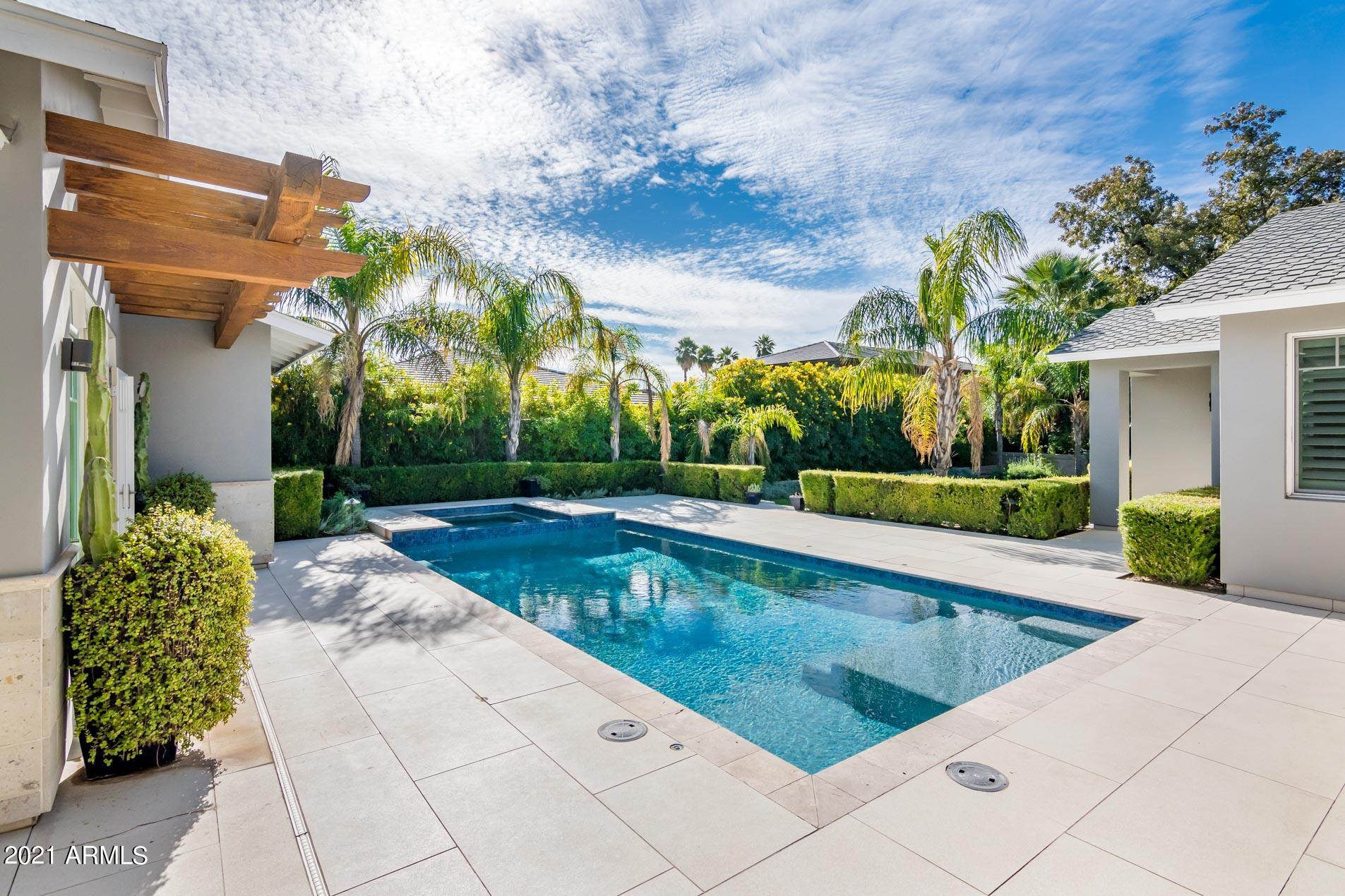 ARCADIA MANORS - Residential