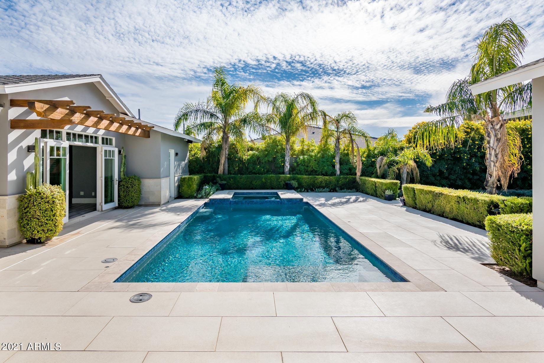 ARCADIA MANORS - Residential