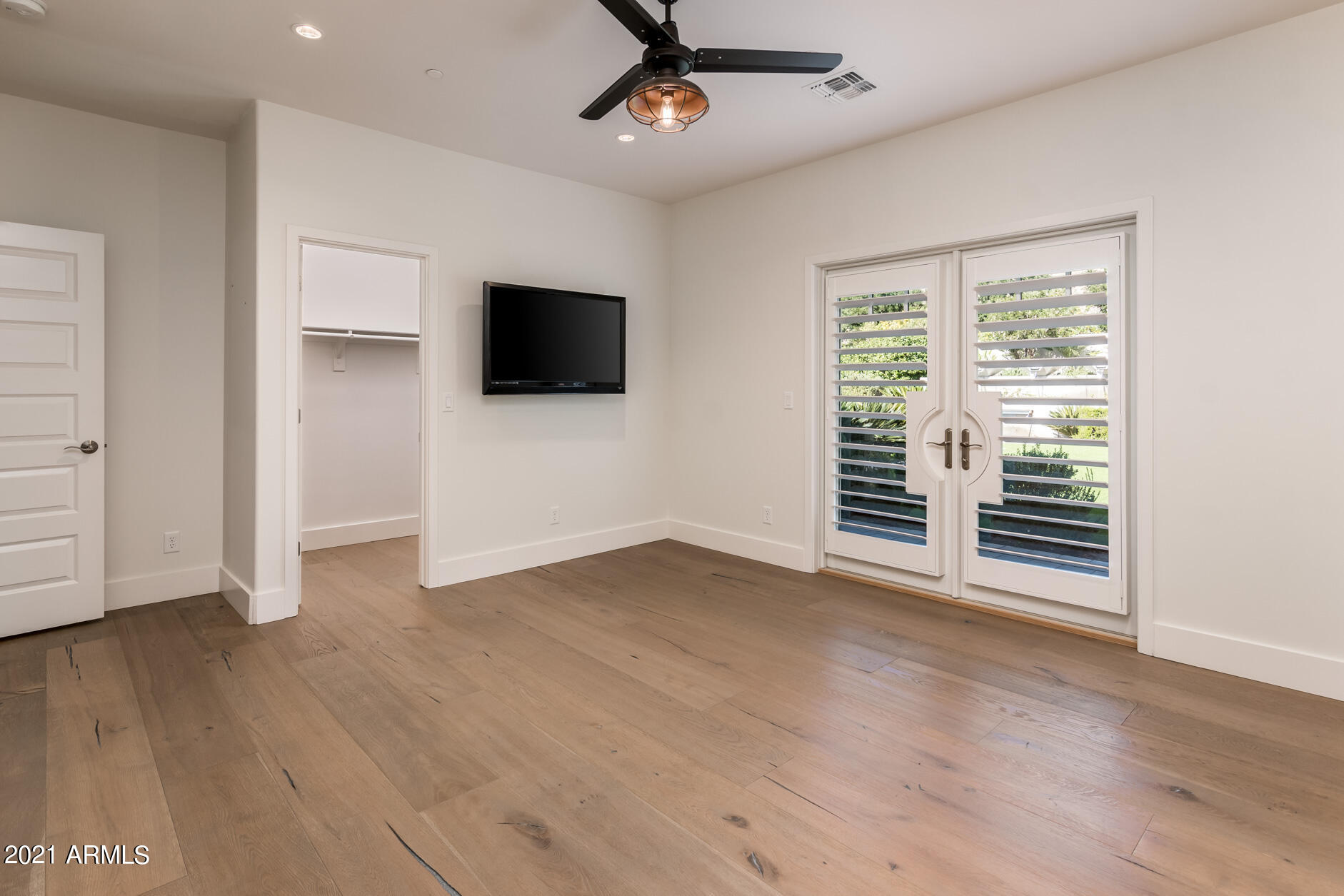 ARCADIA MANORS - Residential
