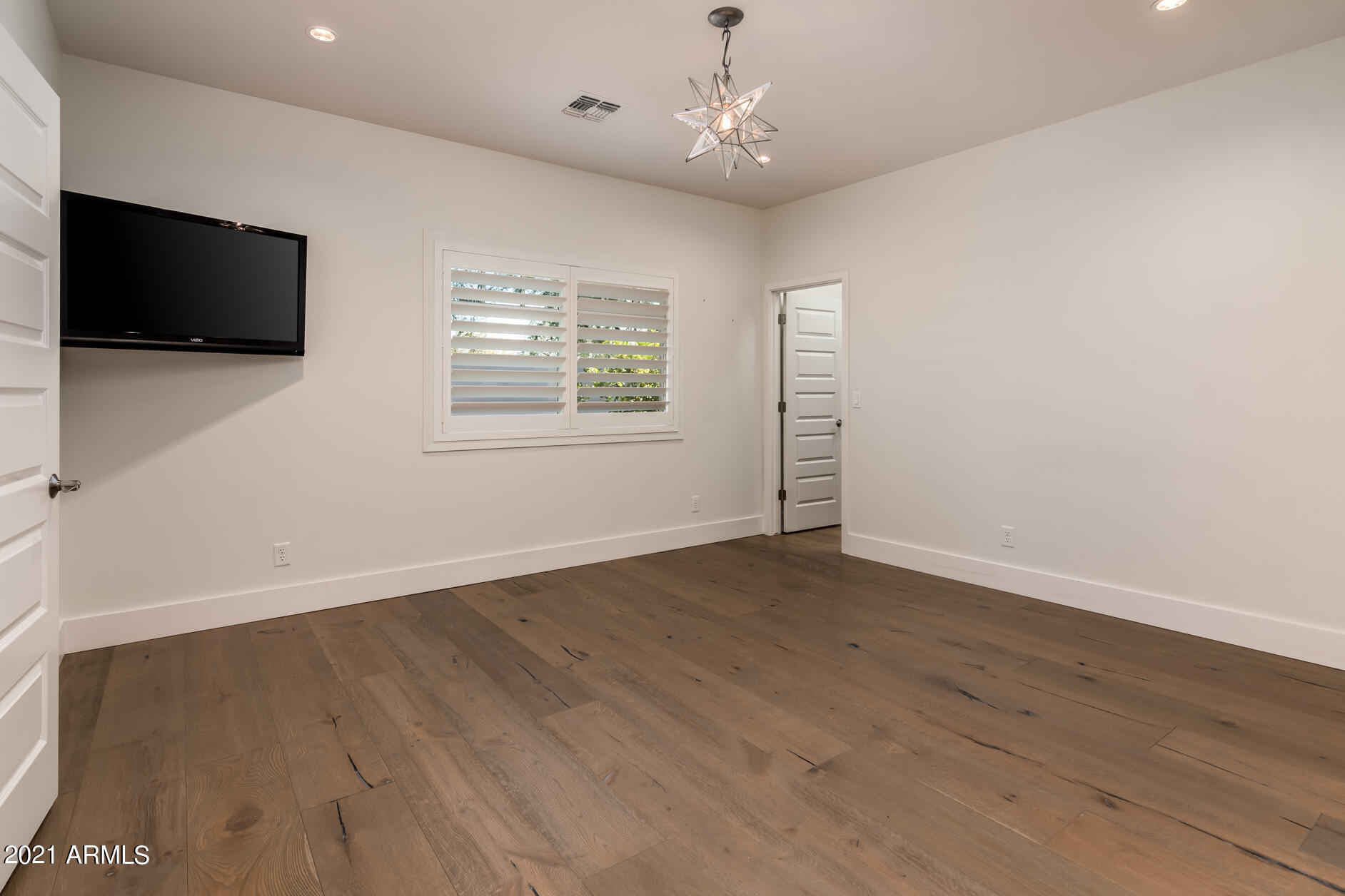 ARCADIA MANORS - Residential