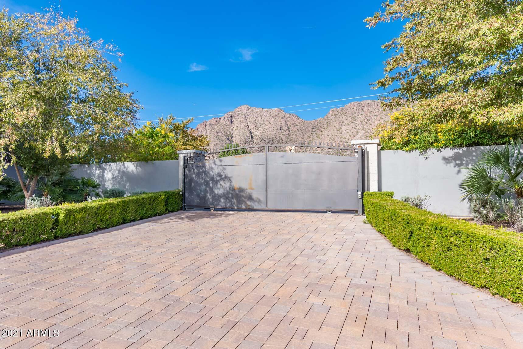 ARCADIA MANORS - Residential