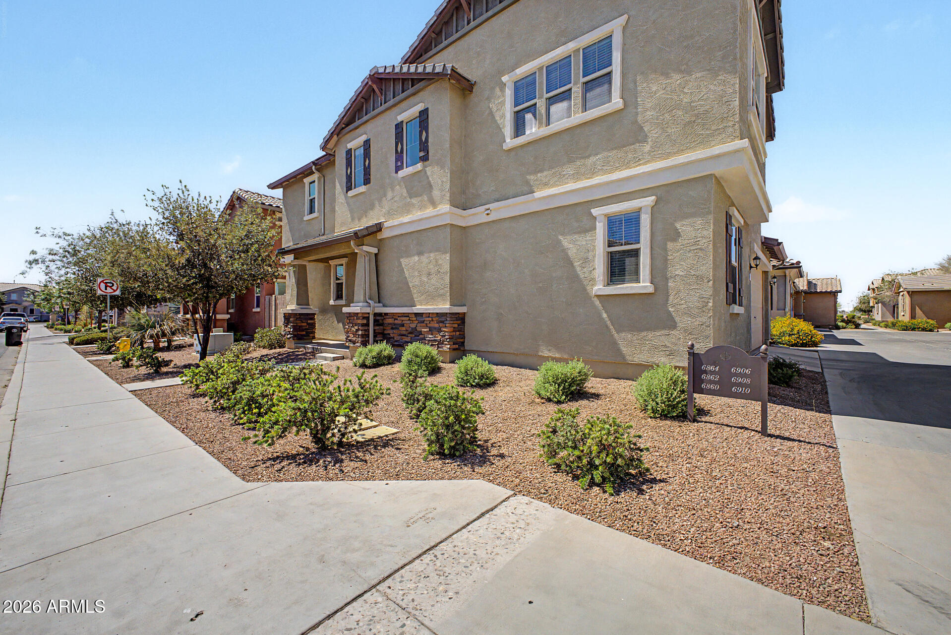DAHLIA POINTE - Residential