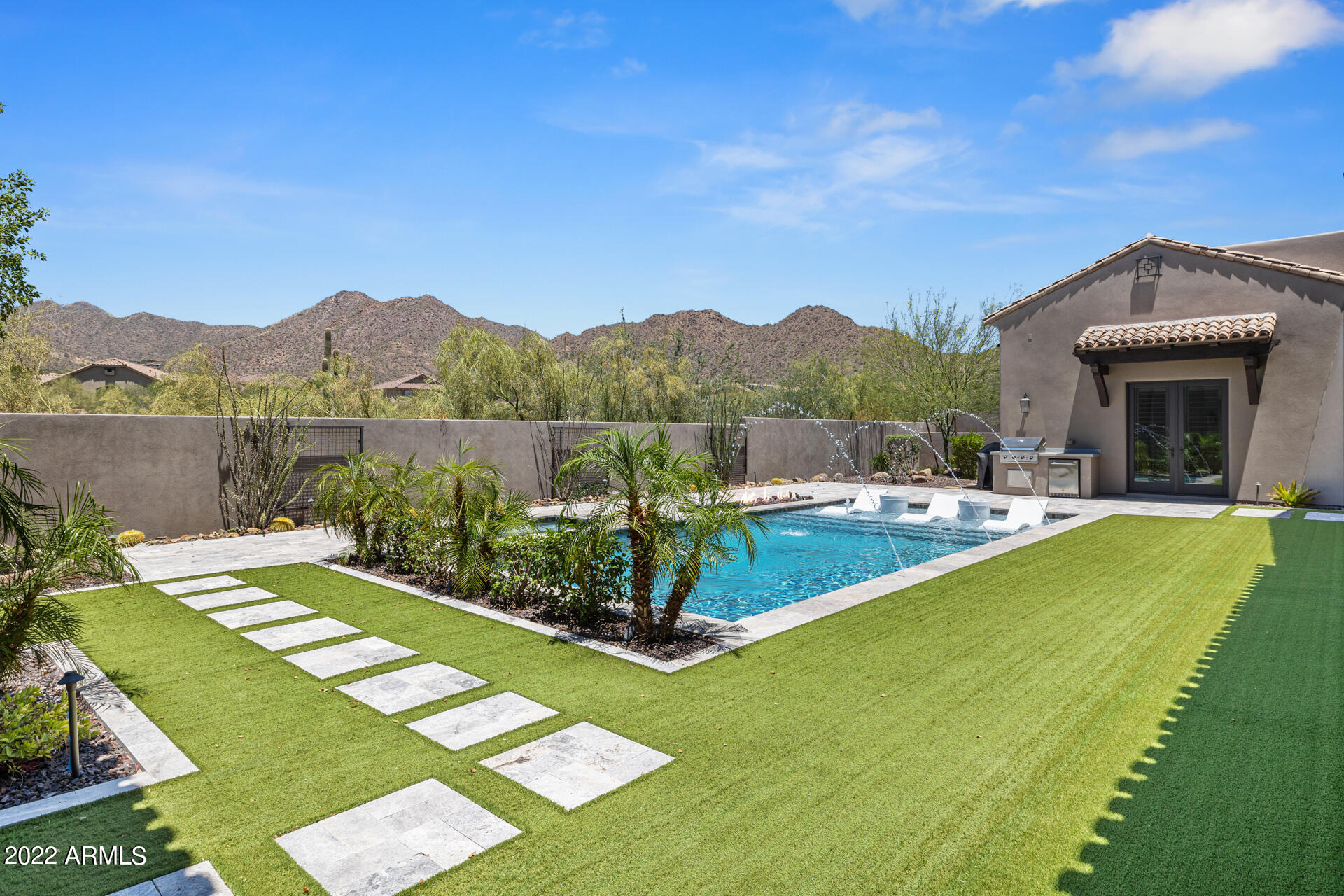 SIERRA HILLS - Residential