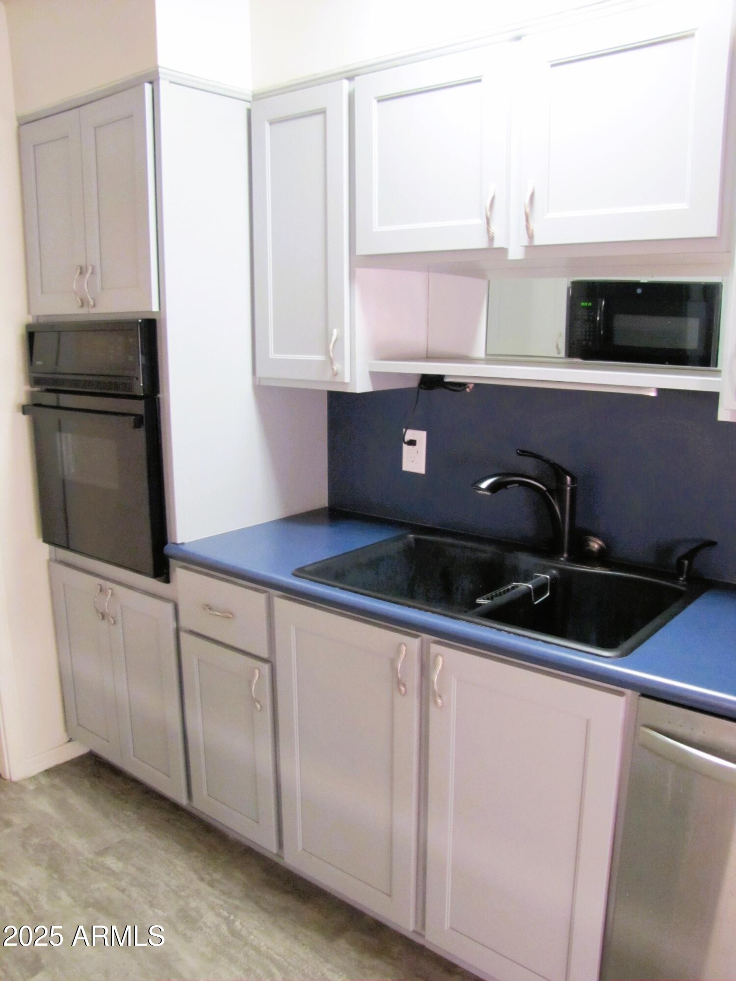 VILLAGE MEADOWS ESTATES - Residential Lease