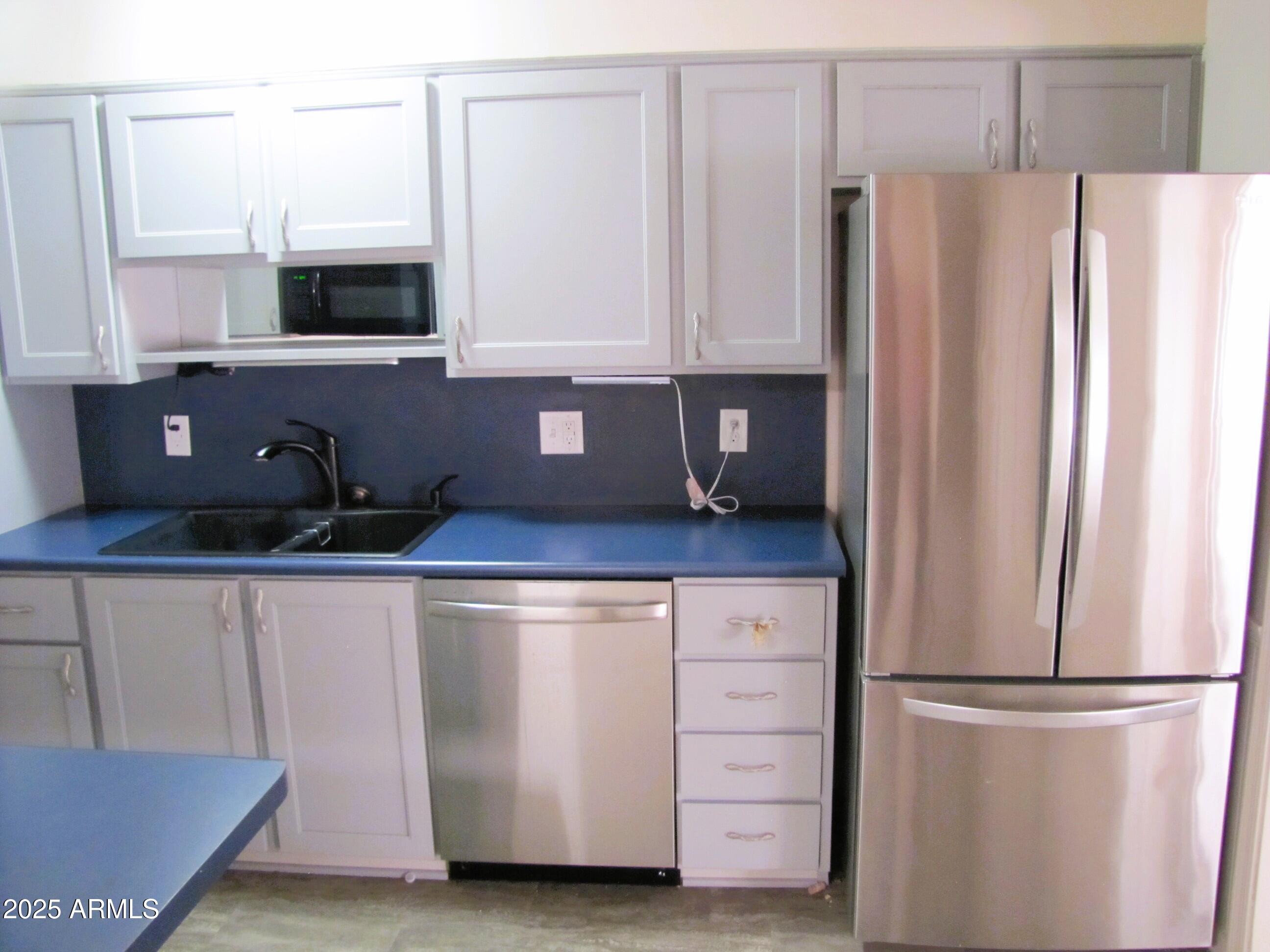 VILLAGE MEADOWS ESTATES - Residential Lease