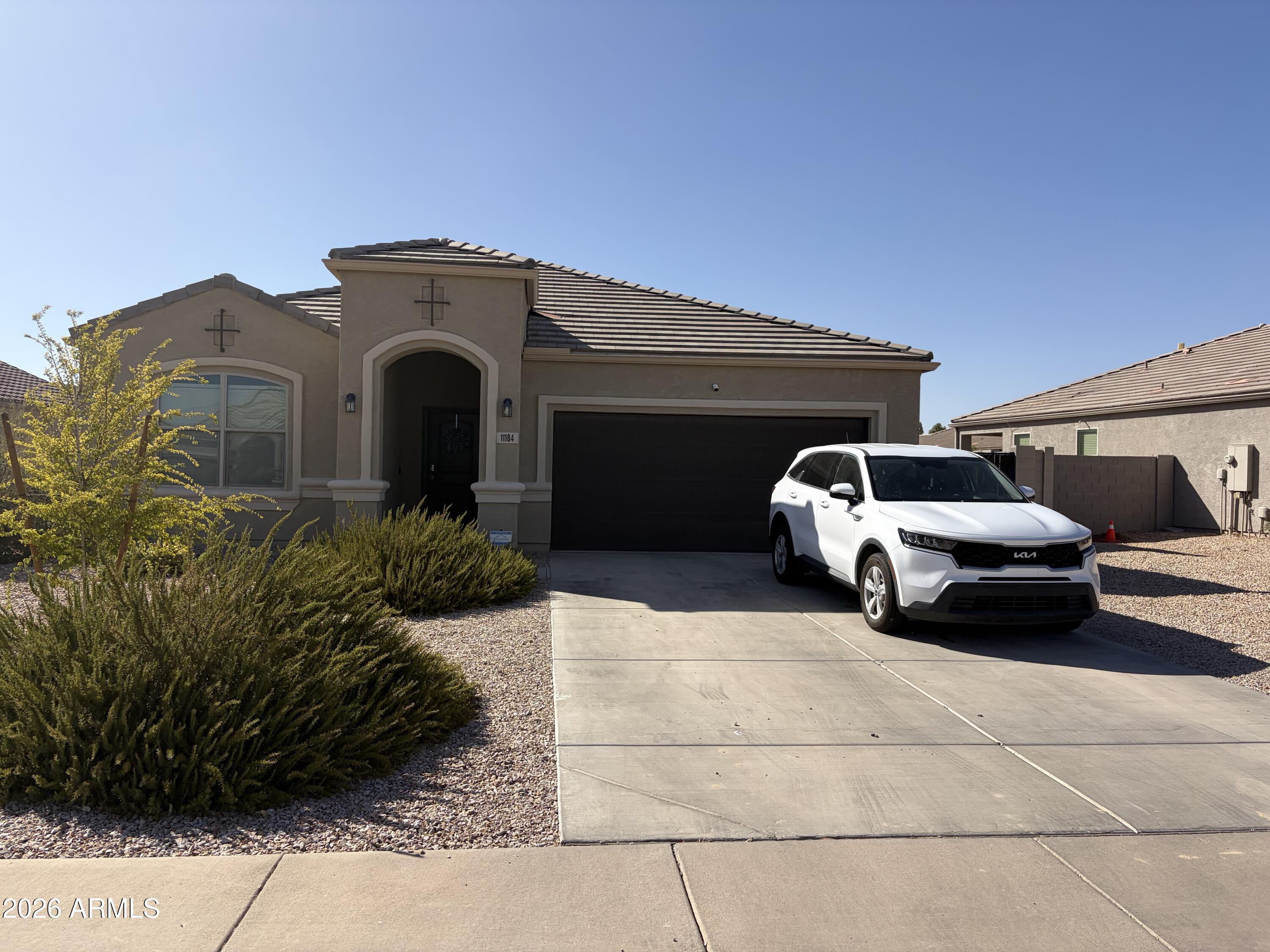 Talk about STUNNING! This gorgeous single story home is perfect for you and your family. The amount of space that the Sanctuary plan offers is breathtaking. This home comes STANDARD with a Butler's Pantry, granite kitchen countertops, reverse osmosis system, and upgraded garbage disposal. Come see why Magma Ranch is one the best kept secrets here in Arizona!