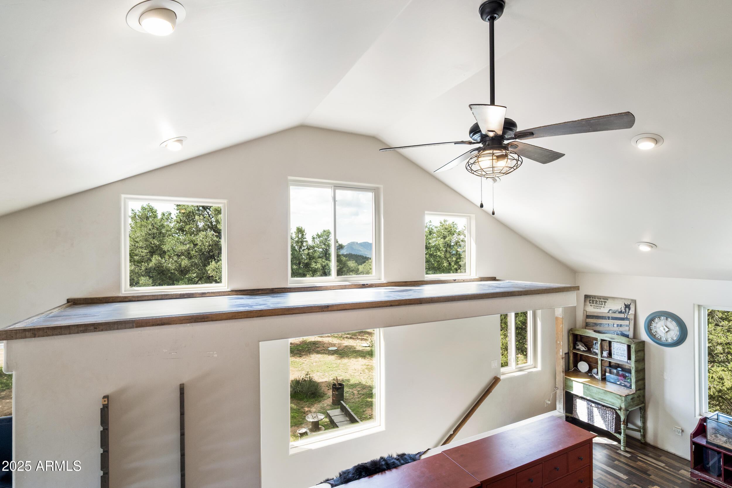 Diamond Point Shadows - Residential