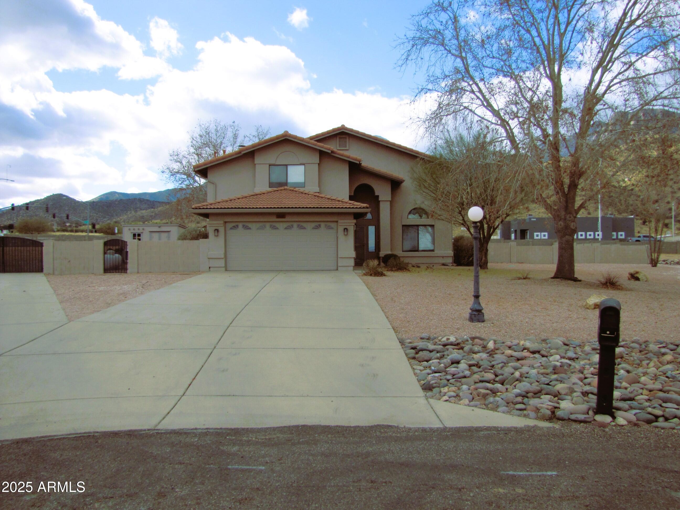 This spacious,3BR+den/2.5BA/2CG, 2042 sq.ft., 2-story rental in Foothills Ranch subdivision in Hereford, AZ is minutes from Sierra Vista, AZ & Fort Huachuca. The open, 2-story floor plan includes a large living area, modern appliances and central A/C. The property sits on 1 acre with a fenced back yard that includes an in-ground swimming pool & spa.