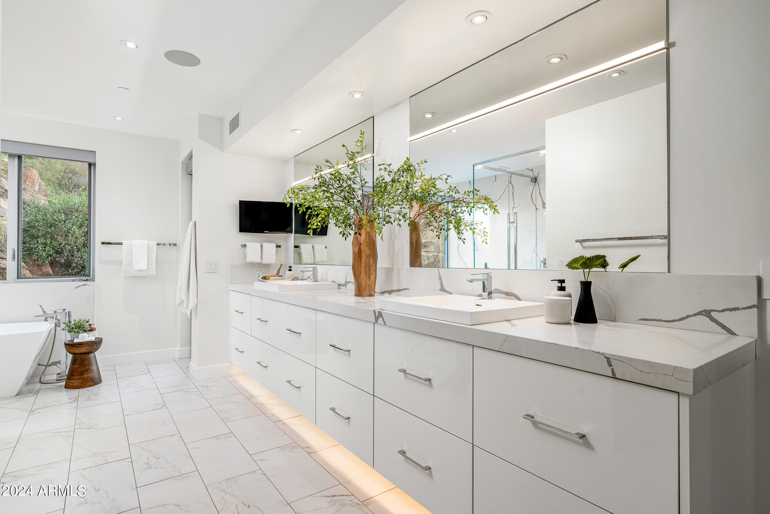 STONE CANYON EAST - Residential