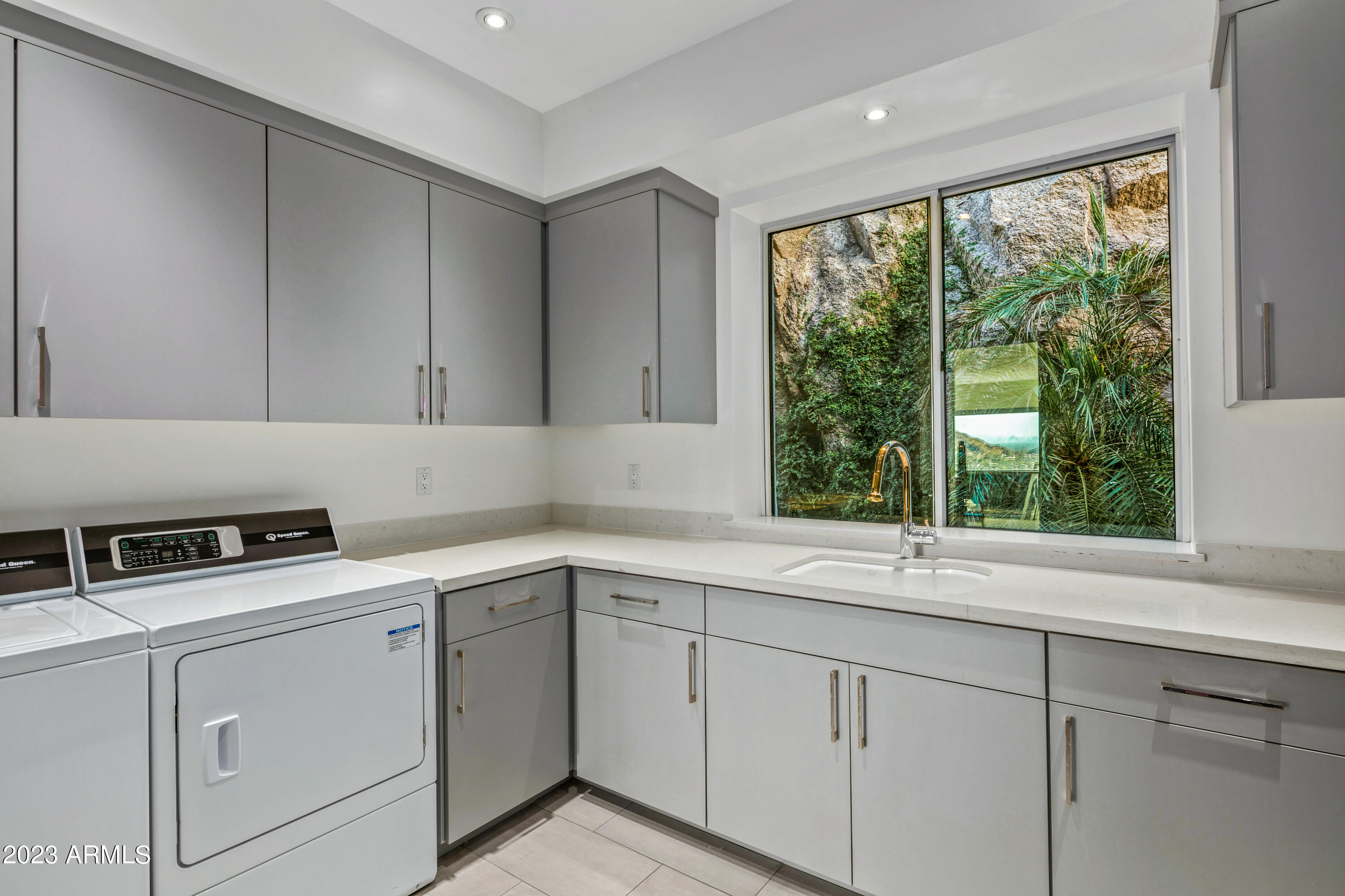 STONE CANYON EAST - Residential