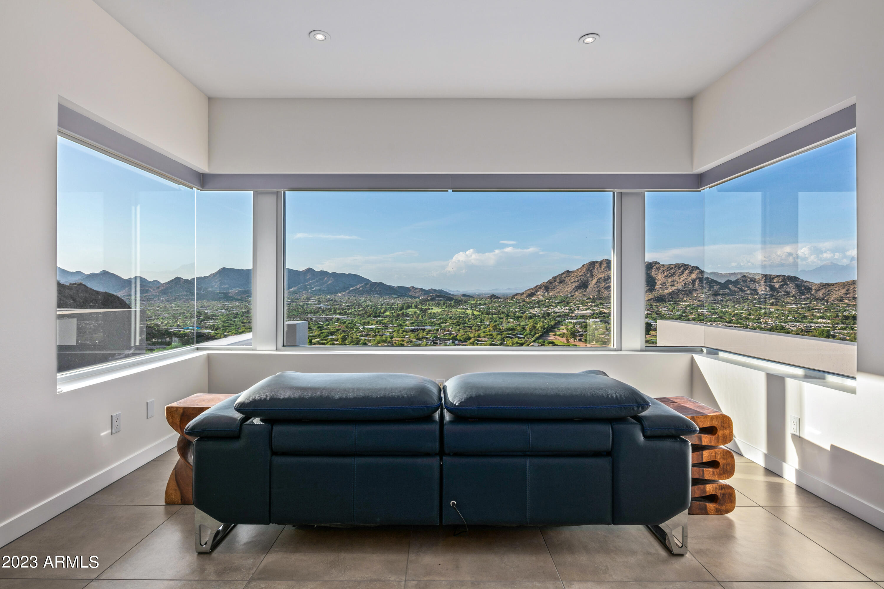 STONE CANYON EAST - Residential