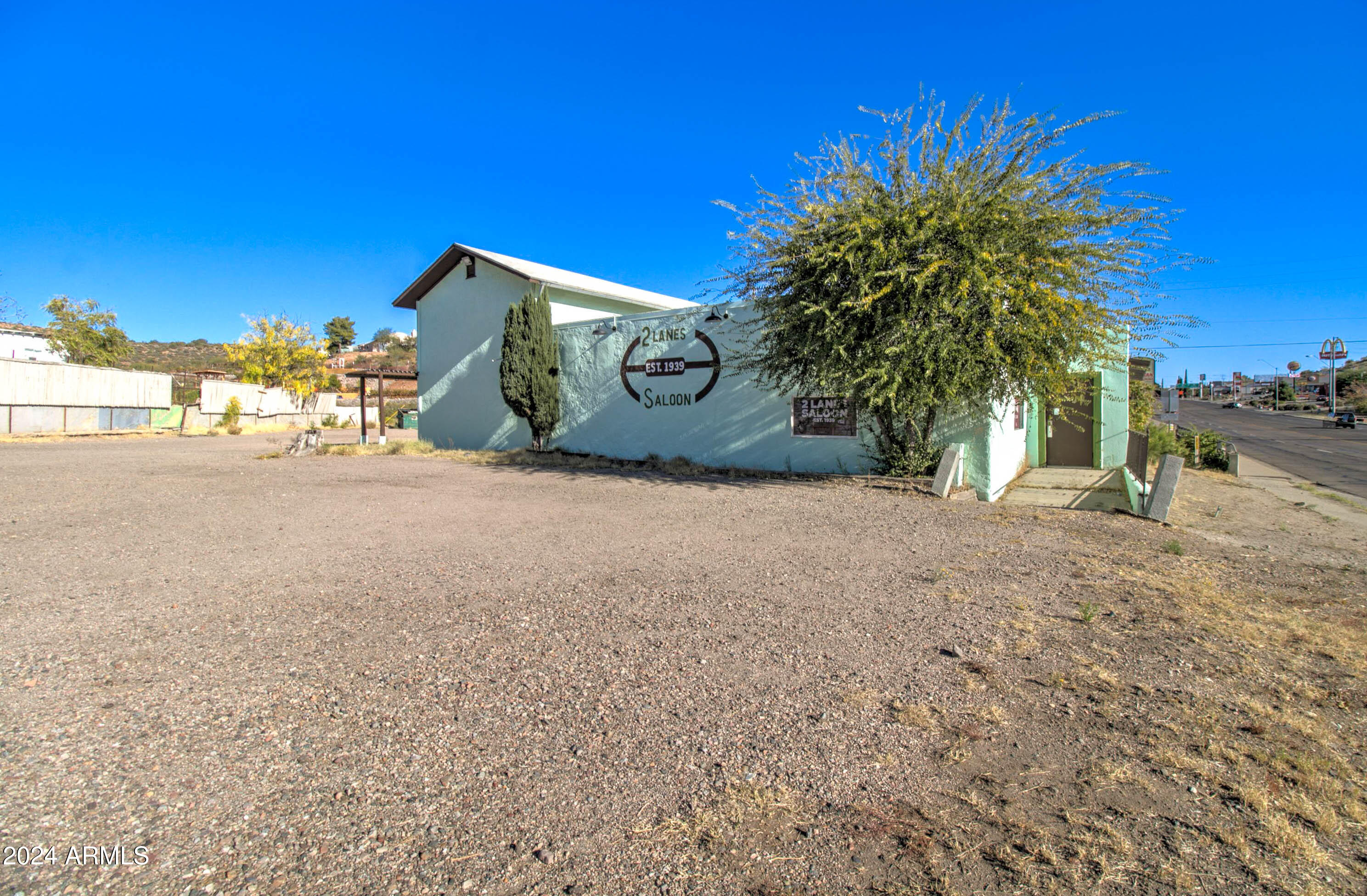 Discover a prime 3,000-square-foot C2 commercial space, designed for a bar or restaurant, and ready for your unique vision. Located along the bustling US60 highway (ASH Street), this property presents an exciting opportunity for aspiring food and beverage entrepreneurs. Included in the sale is a Gila County liquor license, allowing for immediate operation (AZ Liquor license must approve applicant). Benefit from the potential tax advantages of Opportunity Zone incentives (consult your tax advisor for details). With over 20,000 vehicles supposedly passing by daily, the location is perfect for both local patrons and passing travelers. Plus, the property features studio suite and a spacious, private parking lot for added convenience. Don't miss this rare opportunity!