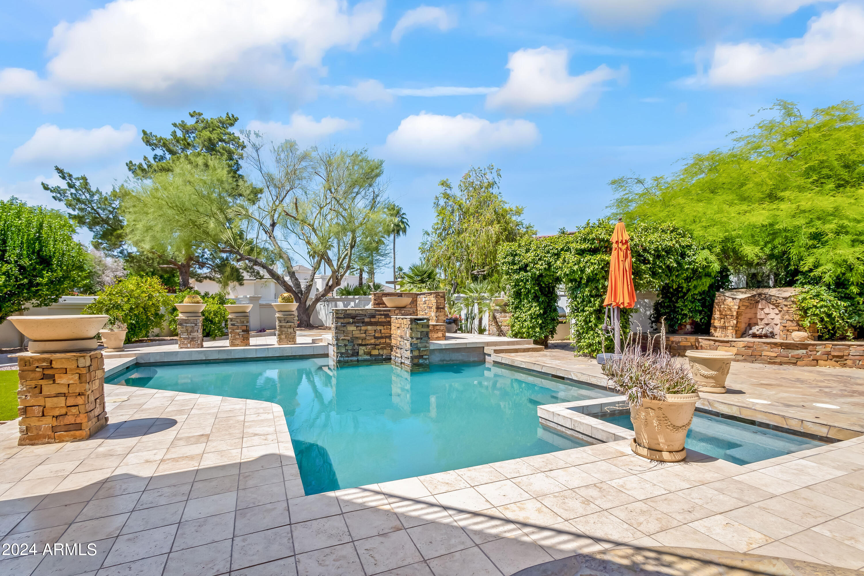 MERRILL CANTATIERRA LOT 1-49 PUT STS IND BEND WASH - Residential