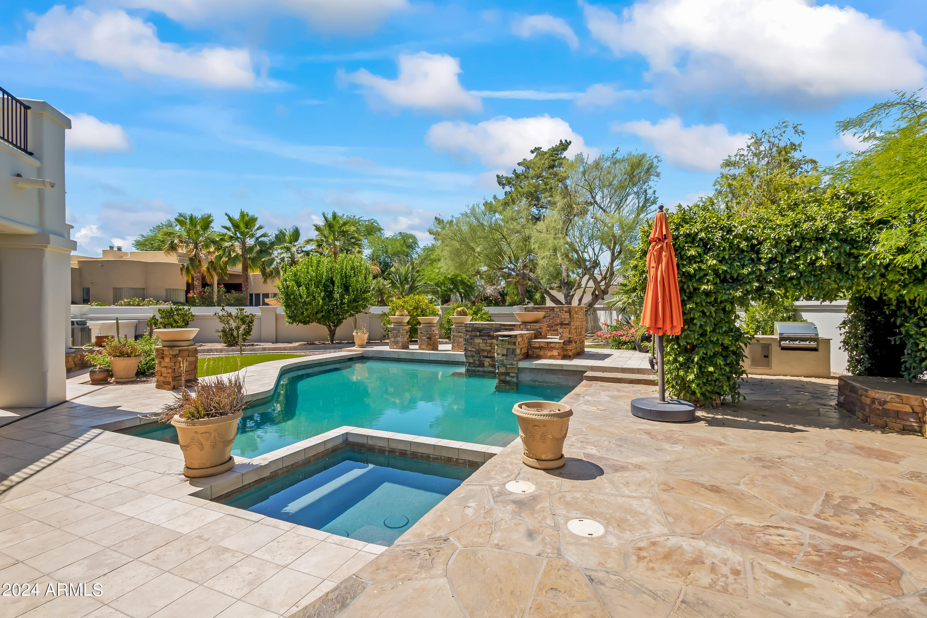 MERRILL CANTATIERRA LOT 1-49 PUT STS IND BEND WASH - Residential