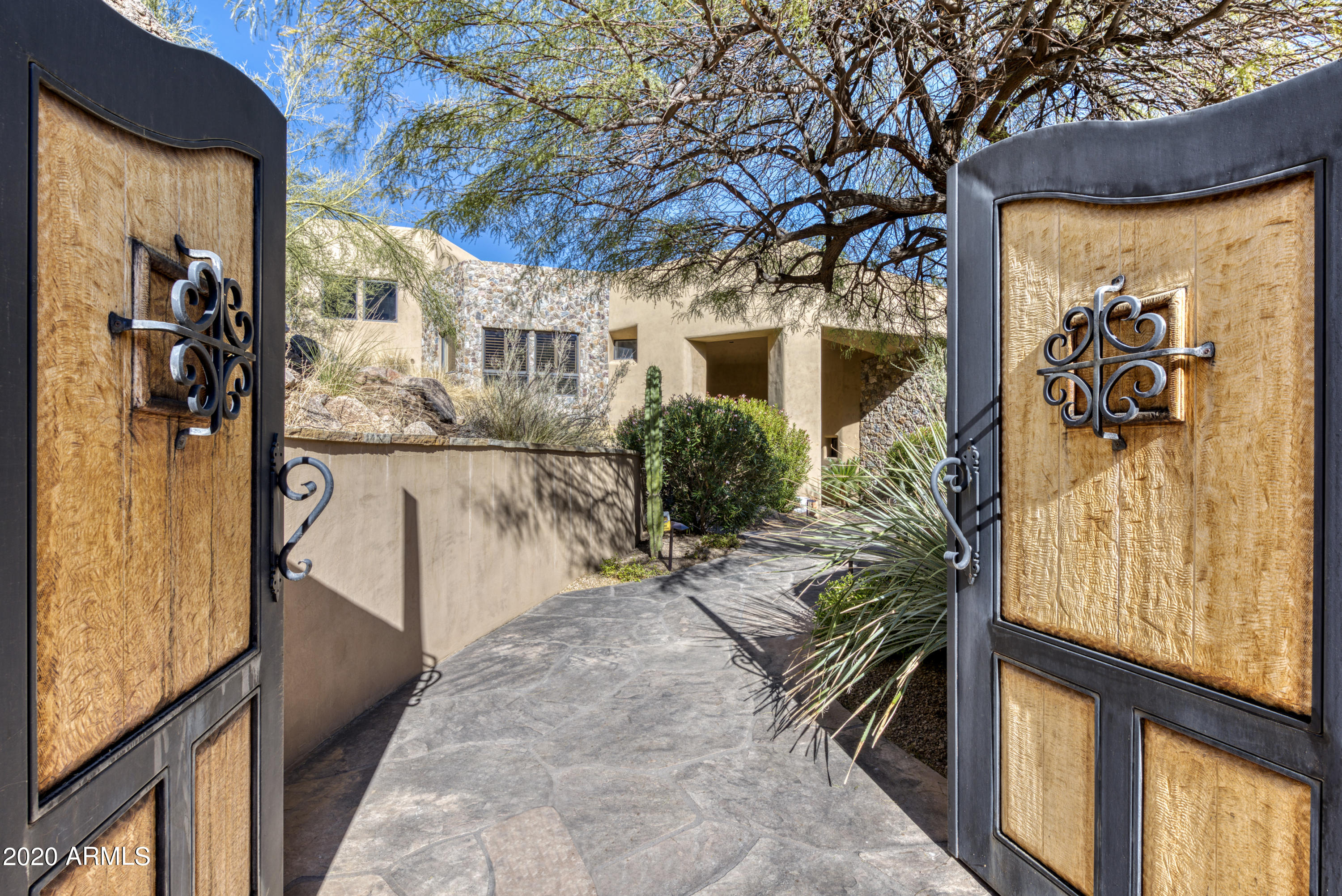 CAMELBACK MOUNTAIN VIEWS - Residential
