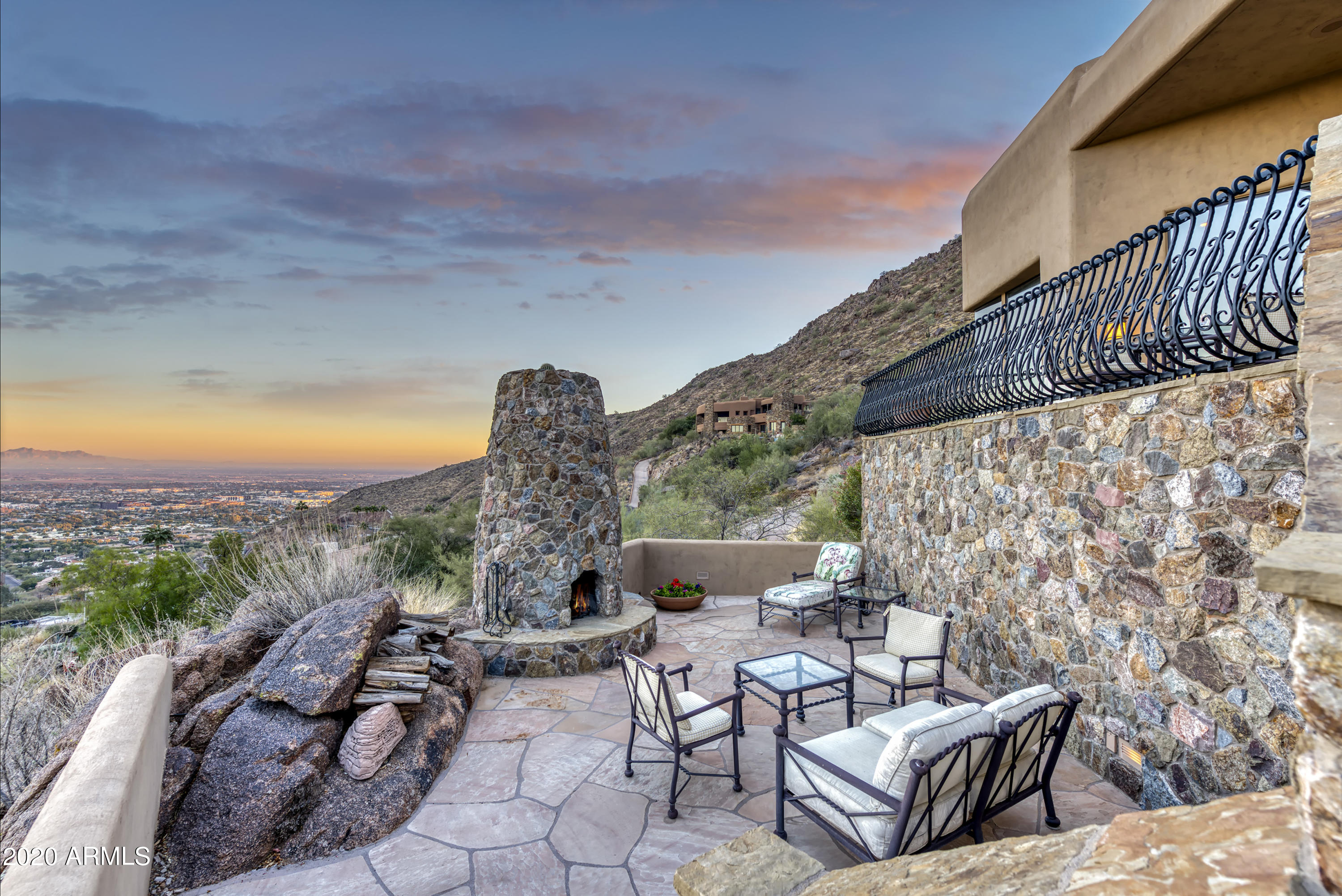 CAMELBACK MOUNTAIN VIEWS - Residential