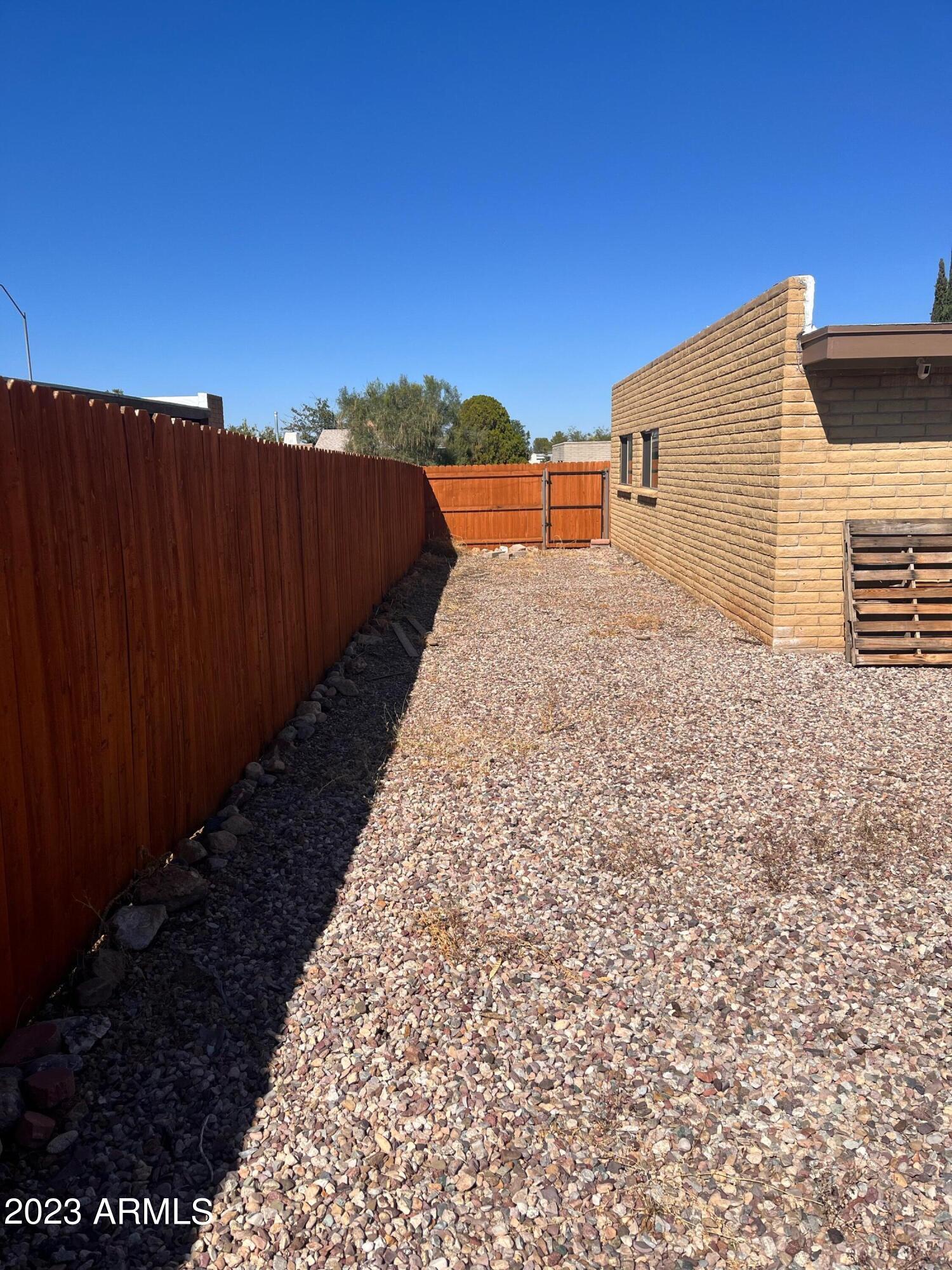 THE MEADOWS - Residential Lease