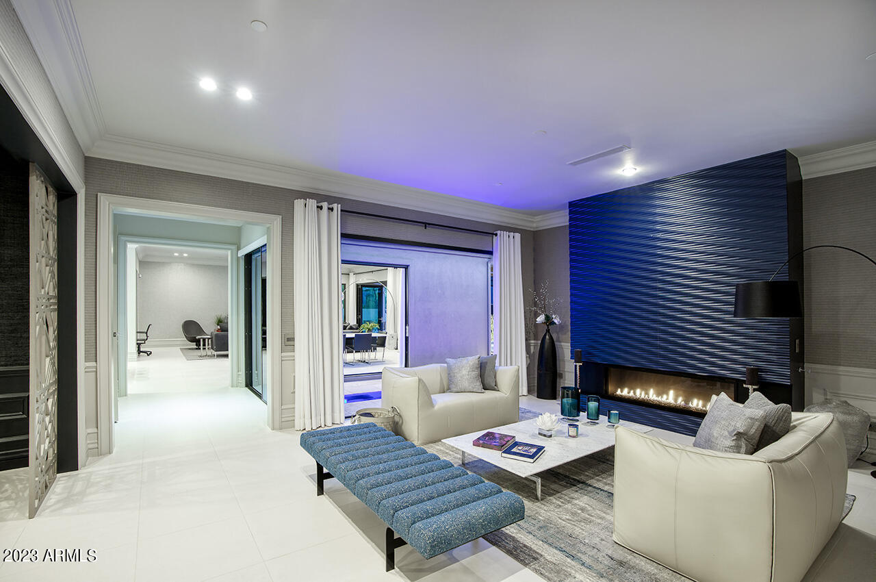 PINNACLE PEAK PLACE - Residential