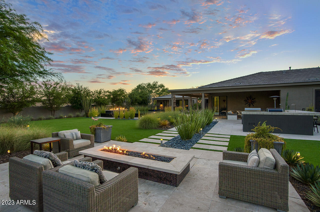 PINNACLE PEAK PLACE - Residential