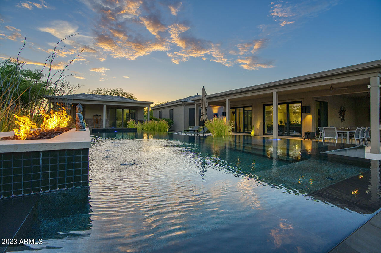 PINNACLE PEAK PLACE - Residential