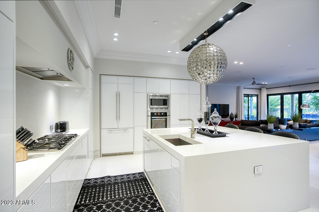 PINNACLE PEAK PLACE - Residential