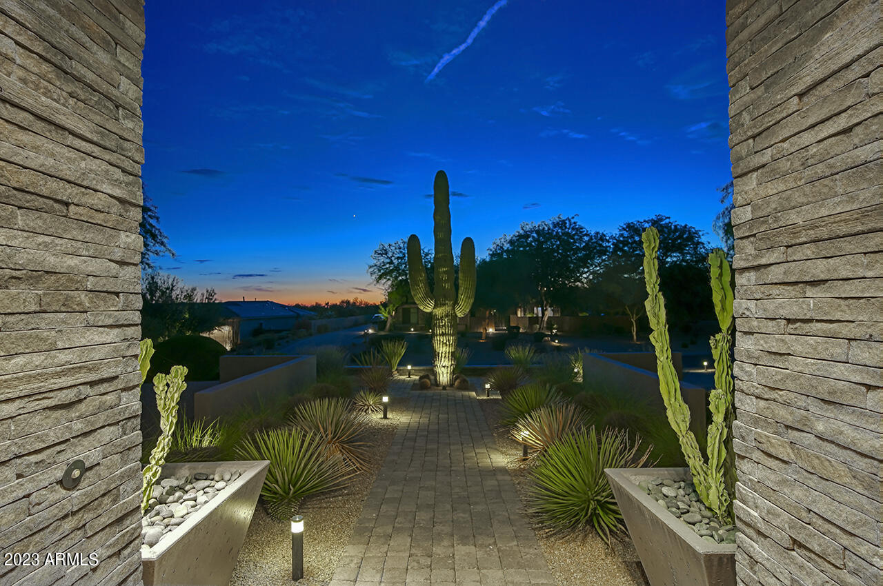 PINNACLE PEAK PLACE - Residential