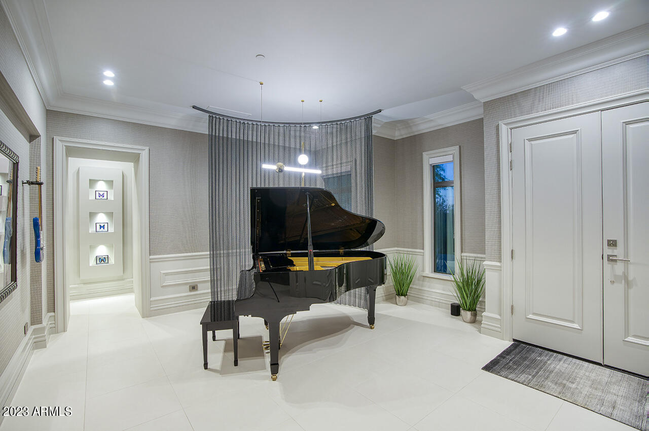 PINNACLE PEAK PLACE - Residential