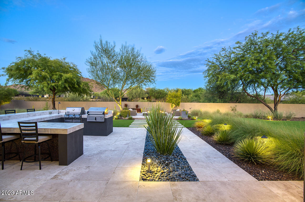 PINNACLE PEAK PLACE - Residential