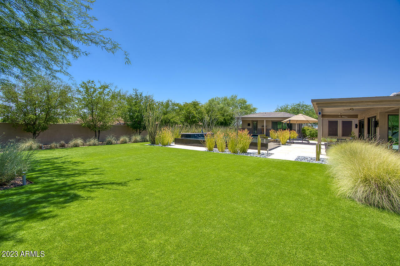 PINNACLE PEAK PLACE - Residential