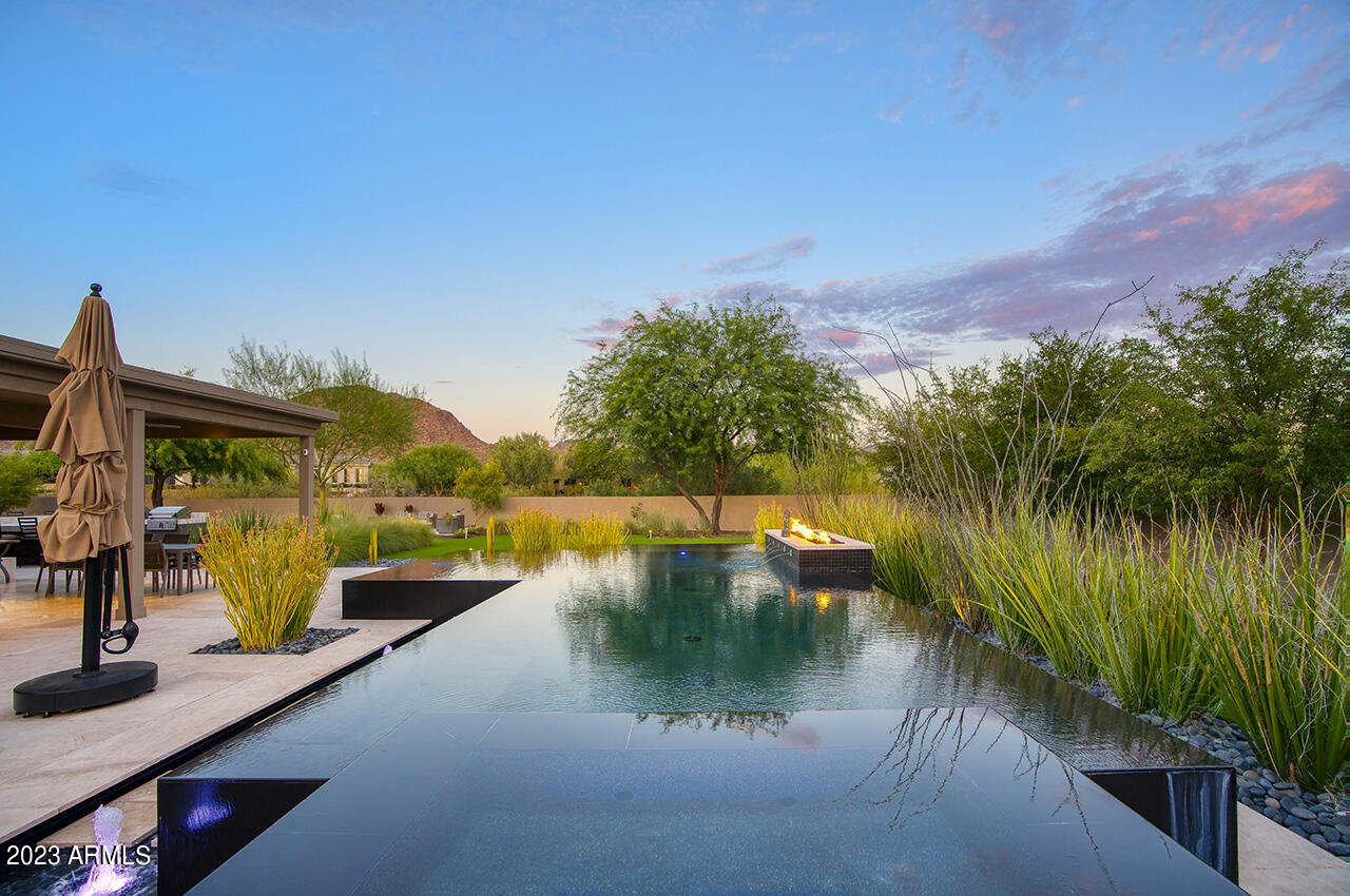 PINNACLE PEAK PLACE - Residential