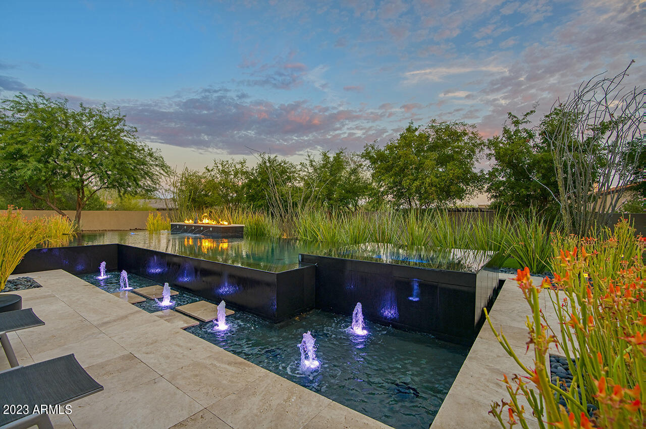 PINNACLE PEAK PLACE - Residential