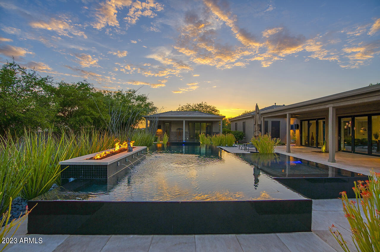 PINNACLE PEAK PLACE - Residential