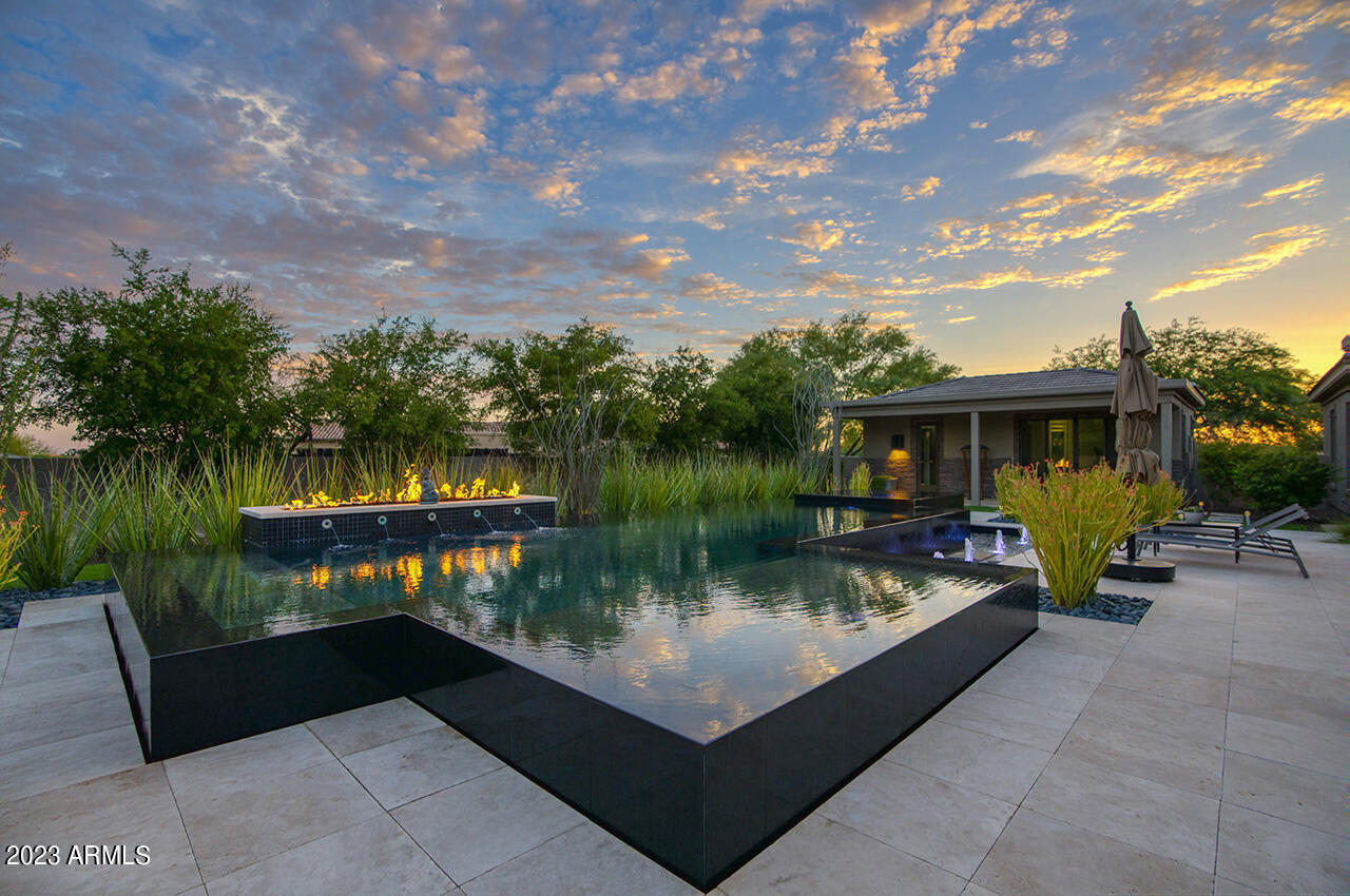 PINNACLE PEAK PLACE - Residential