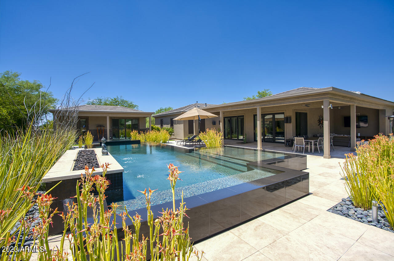 PINNACLE PEAK PLACE - Residential