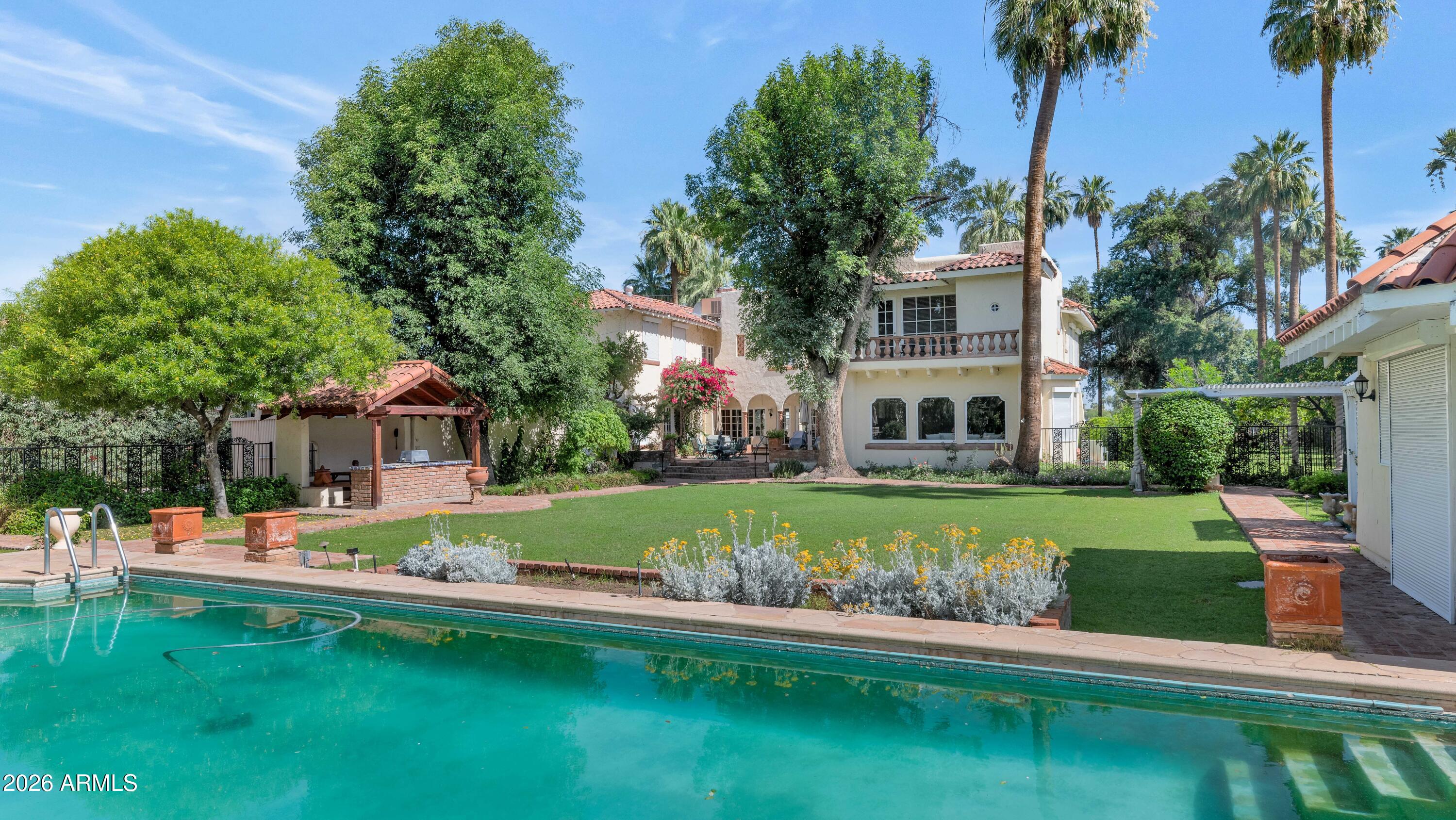 COUNTRY CLUB PLACE - Residential