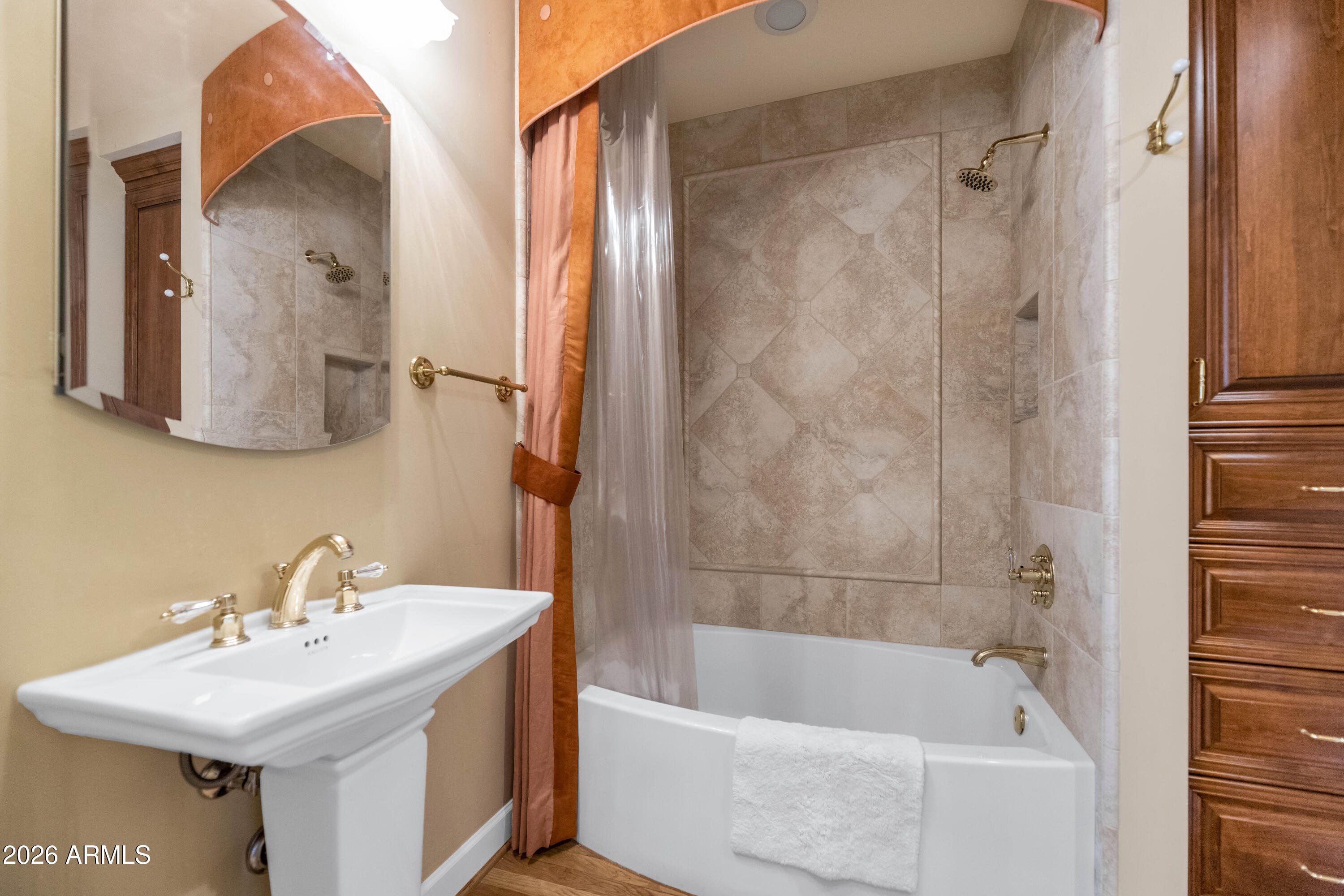 COUNTRY CLUB PLACE - Residential
