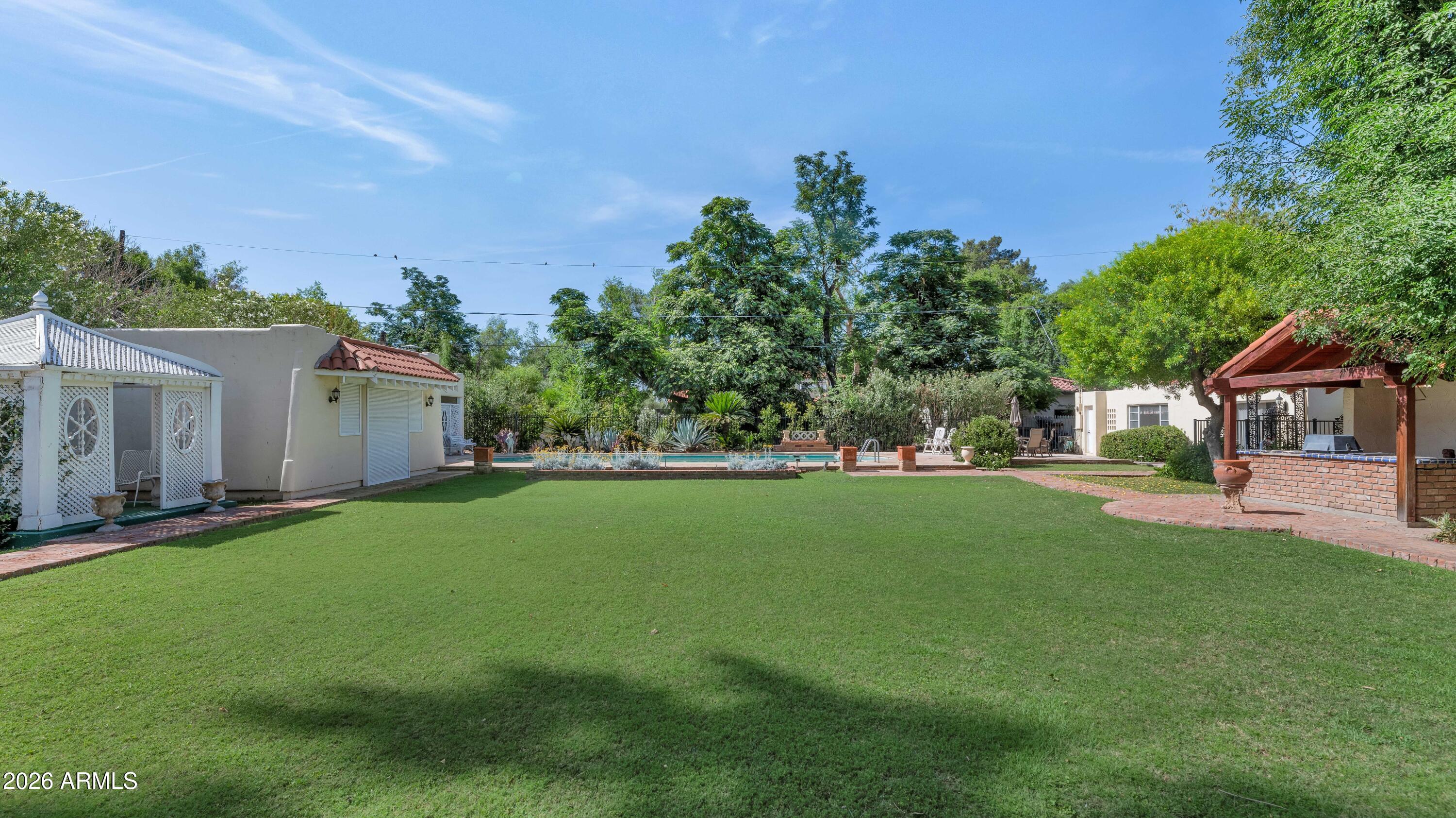 COUNTRY CLUB PLACE - Residential