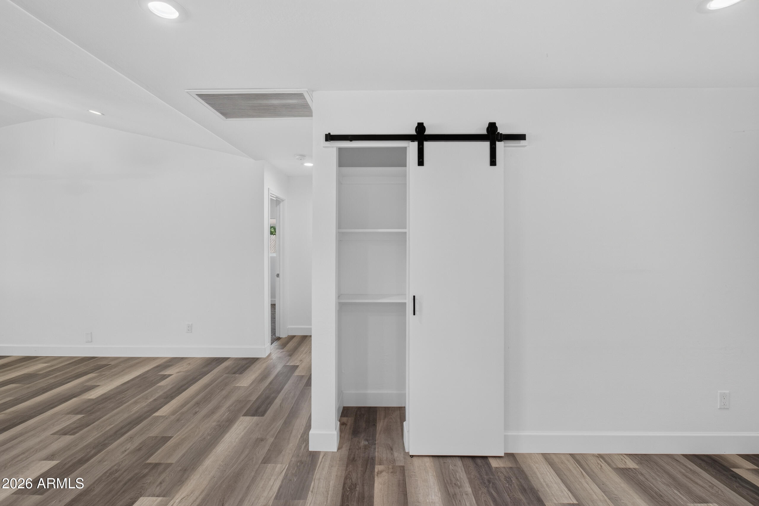 OAK PARK MANOR - Residential