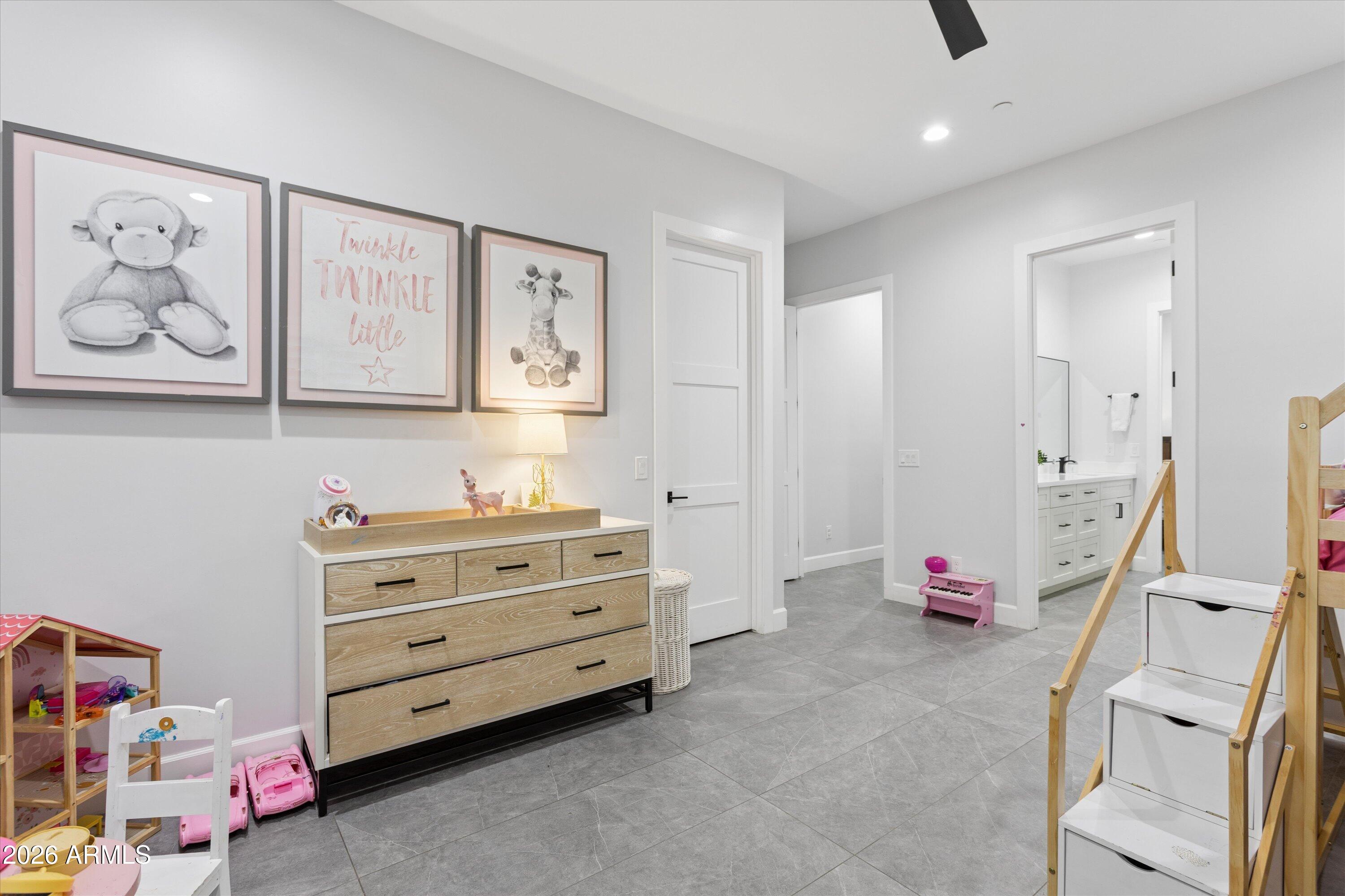 RUSSELL RANCH PHASE 3 REPLAT - Residential