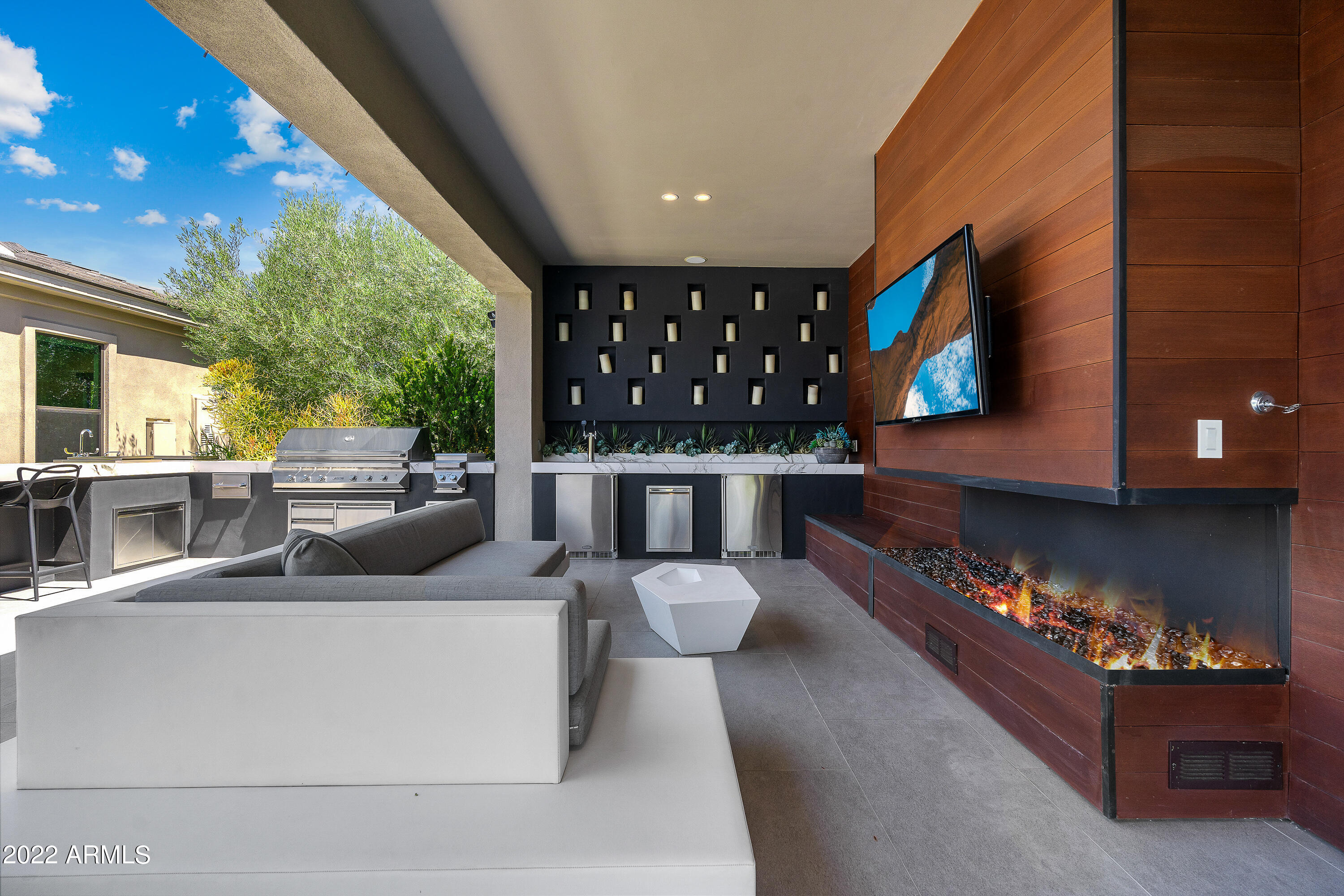 PINNACLE PEAK PLACE - Residential