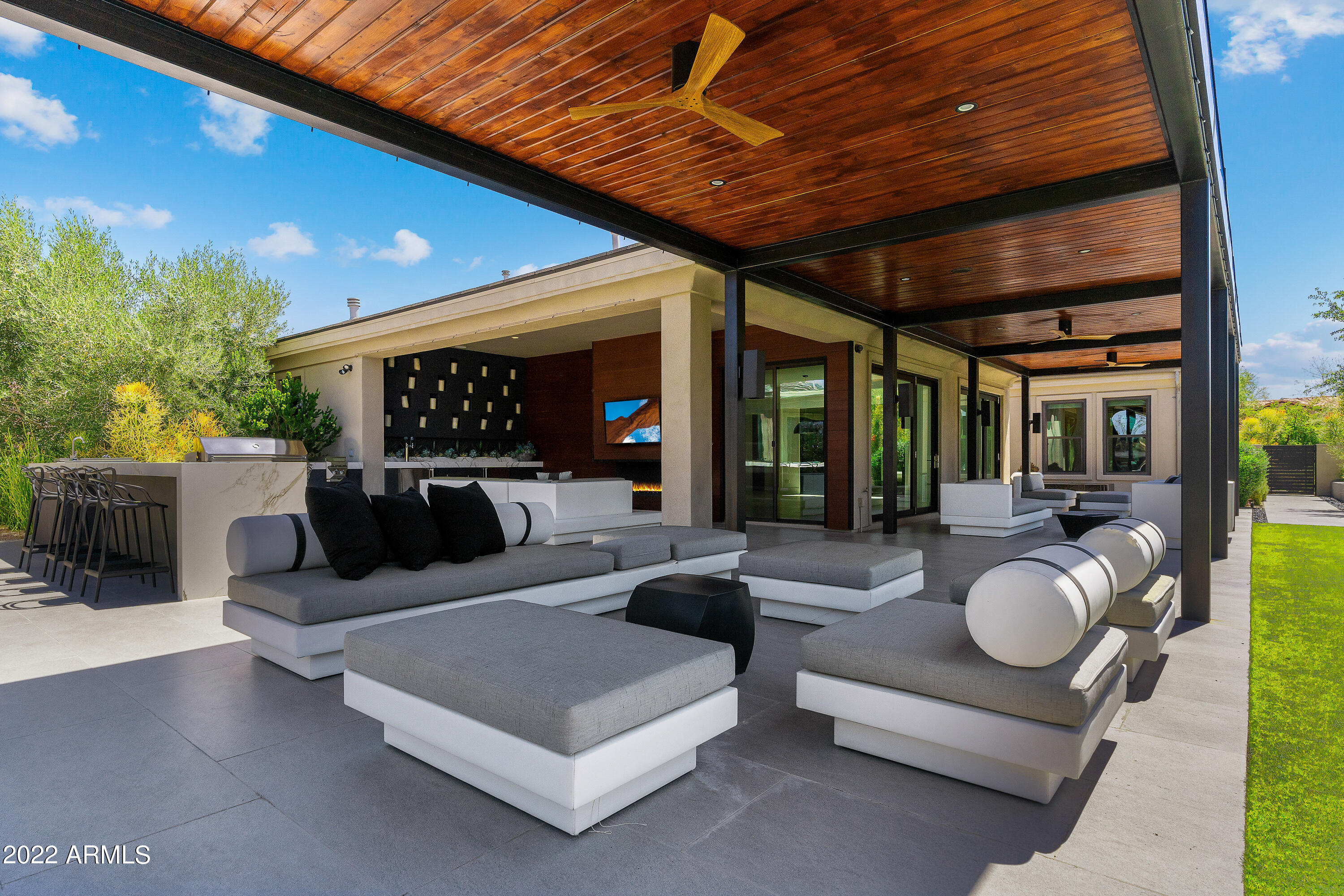 PINNACLE PEAK PLACE - Residential