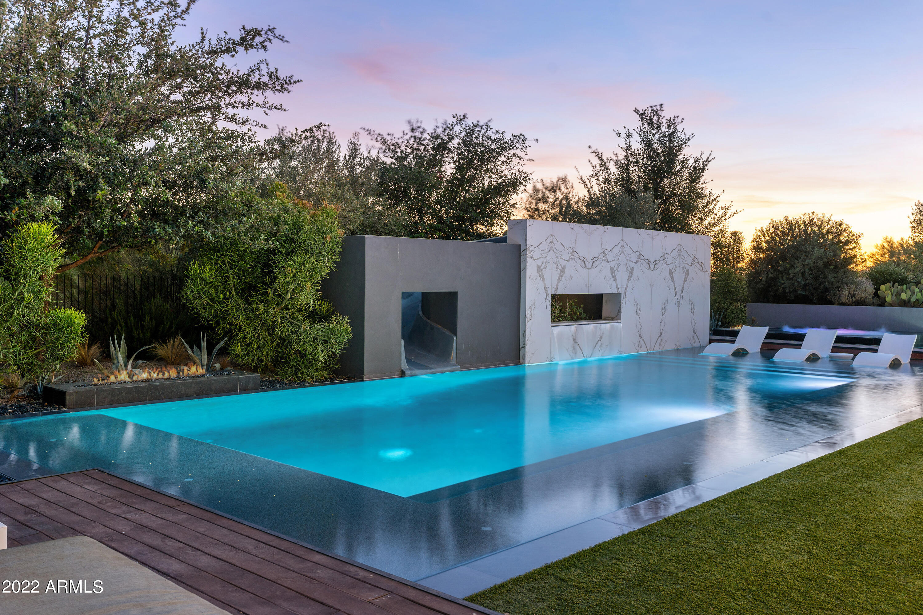PINNACLE PEAK PLACE - Residential