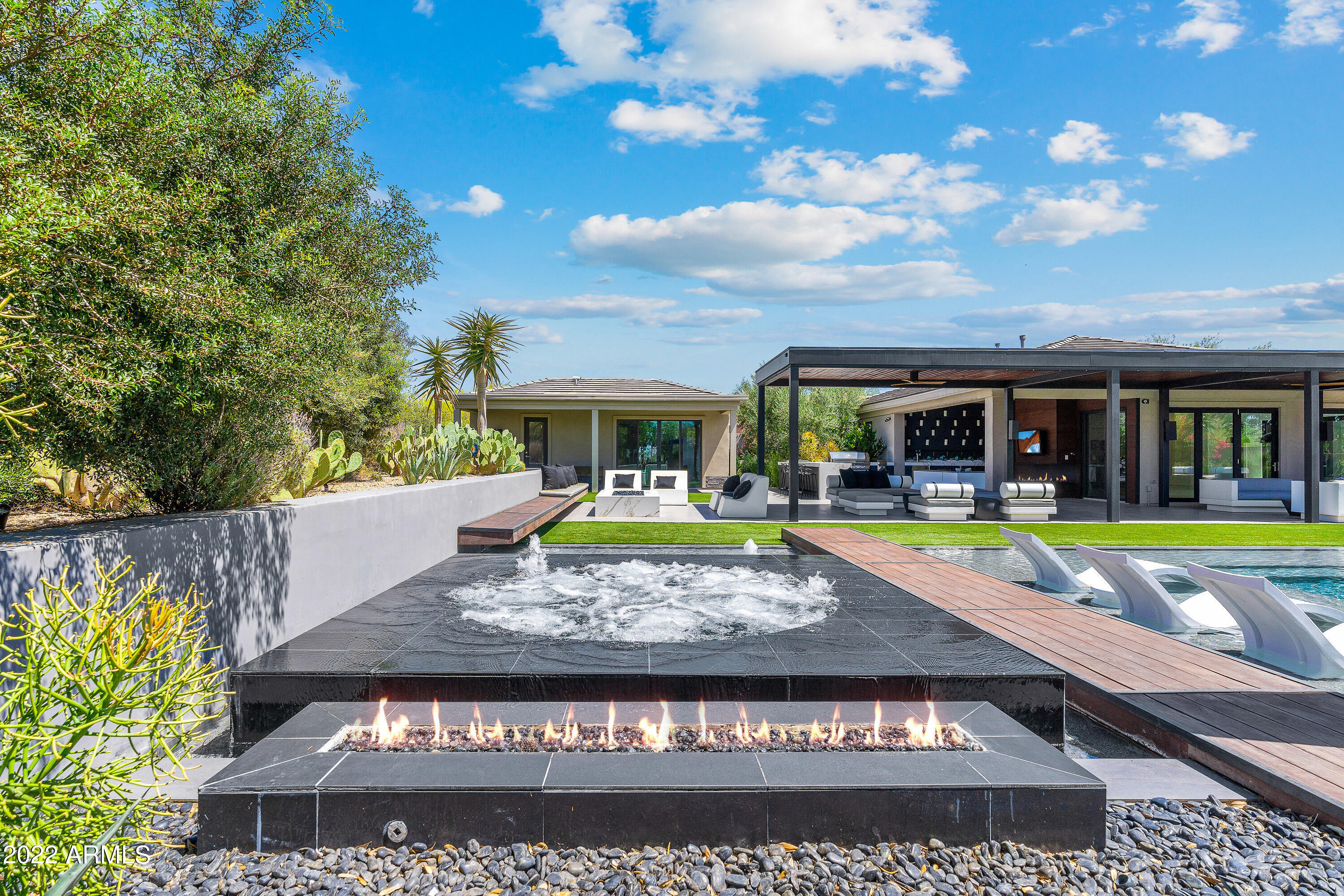 PINNACLE PEAK PLACE - Residential